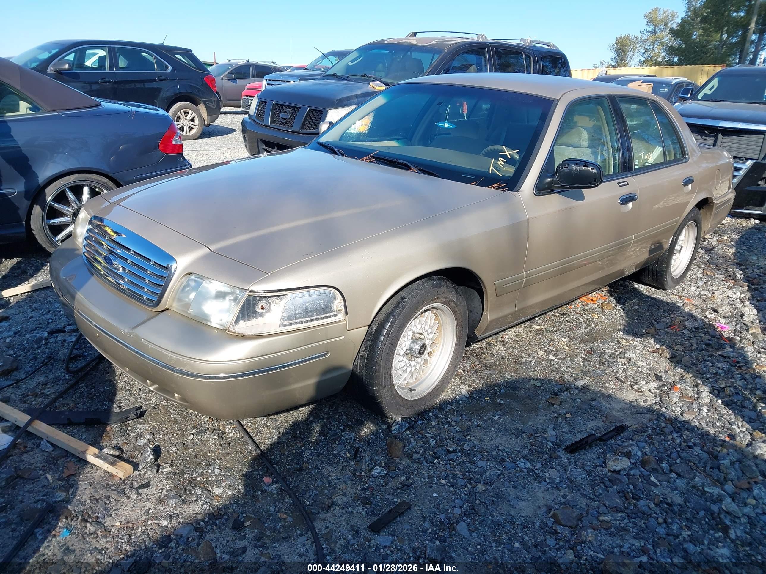 FORD CROWN image 2