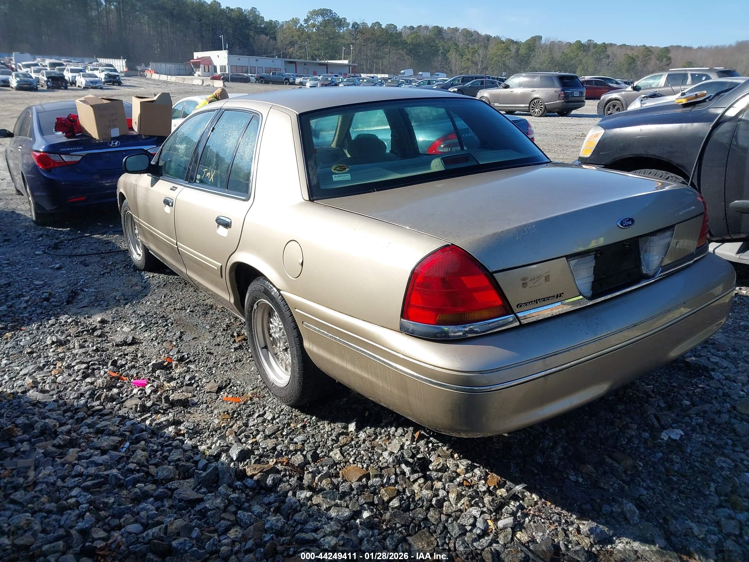 FORD CROWN image 3