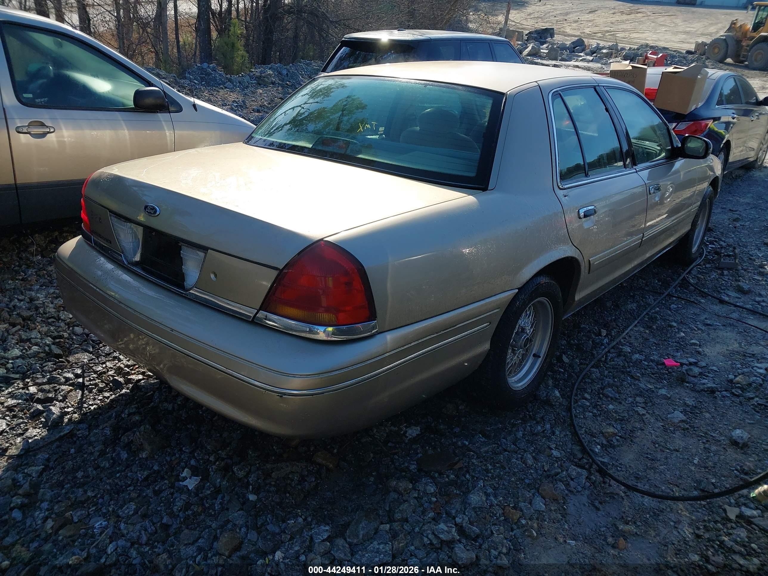 FORD CROWN image 4