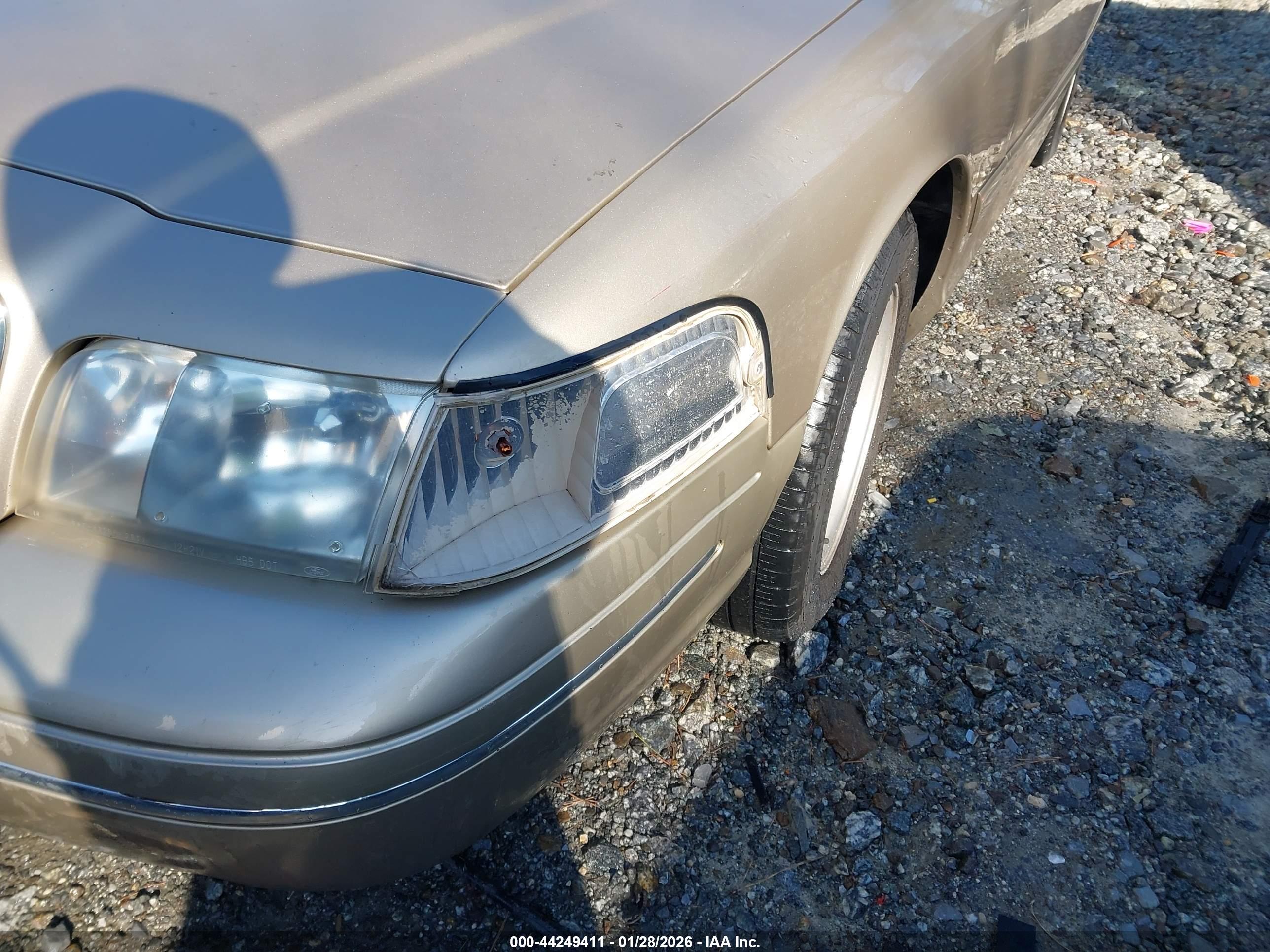 FORD CROWN image 6