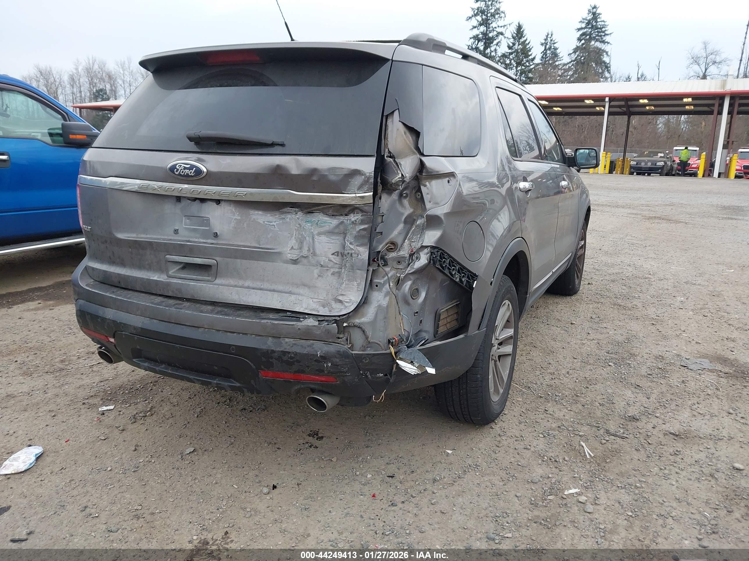 FORD EXPLORER image 4