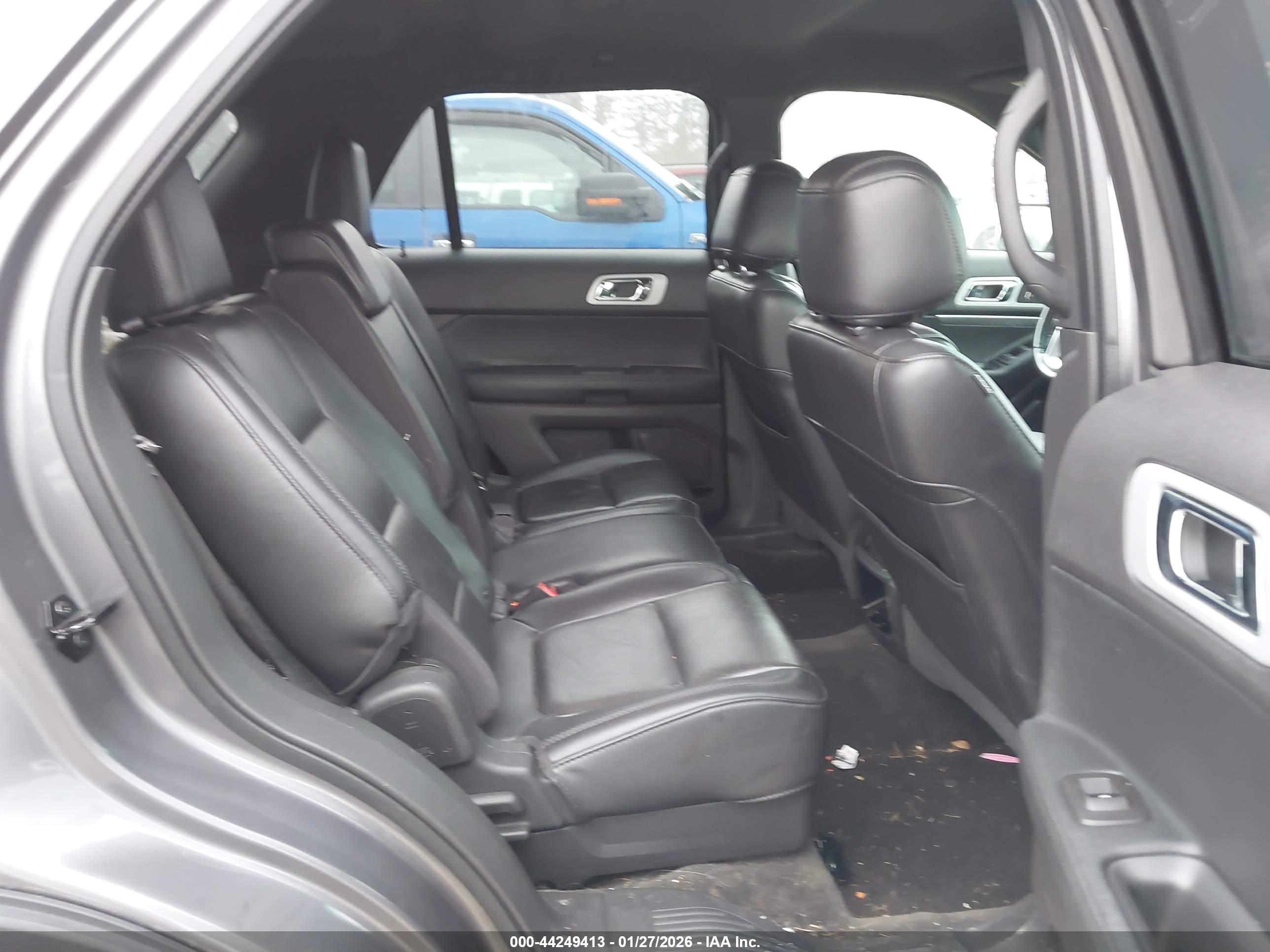 FORD EXPLORER image 8