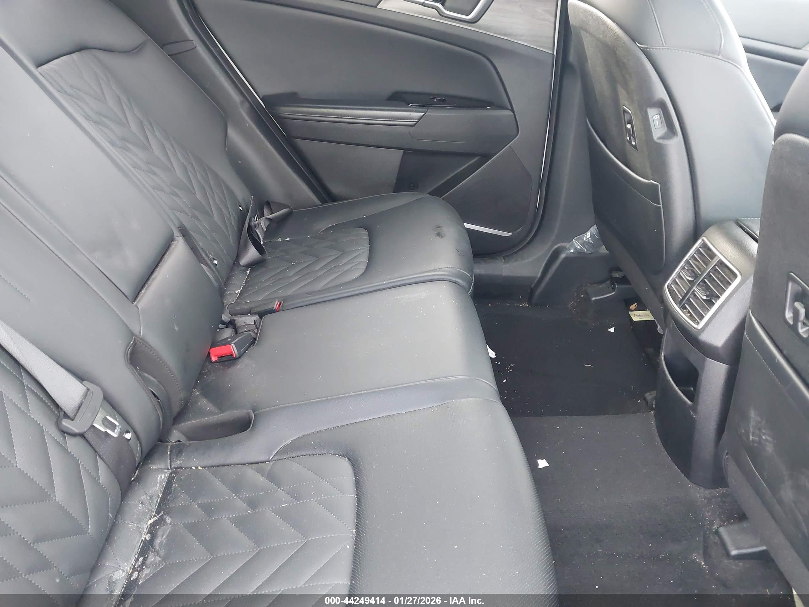 KIA SPORTAGE image 8