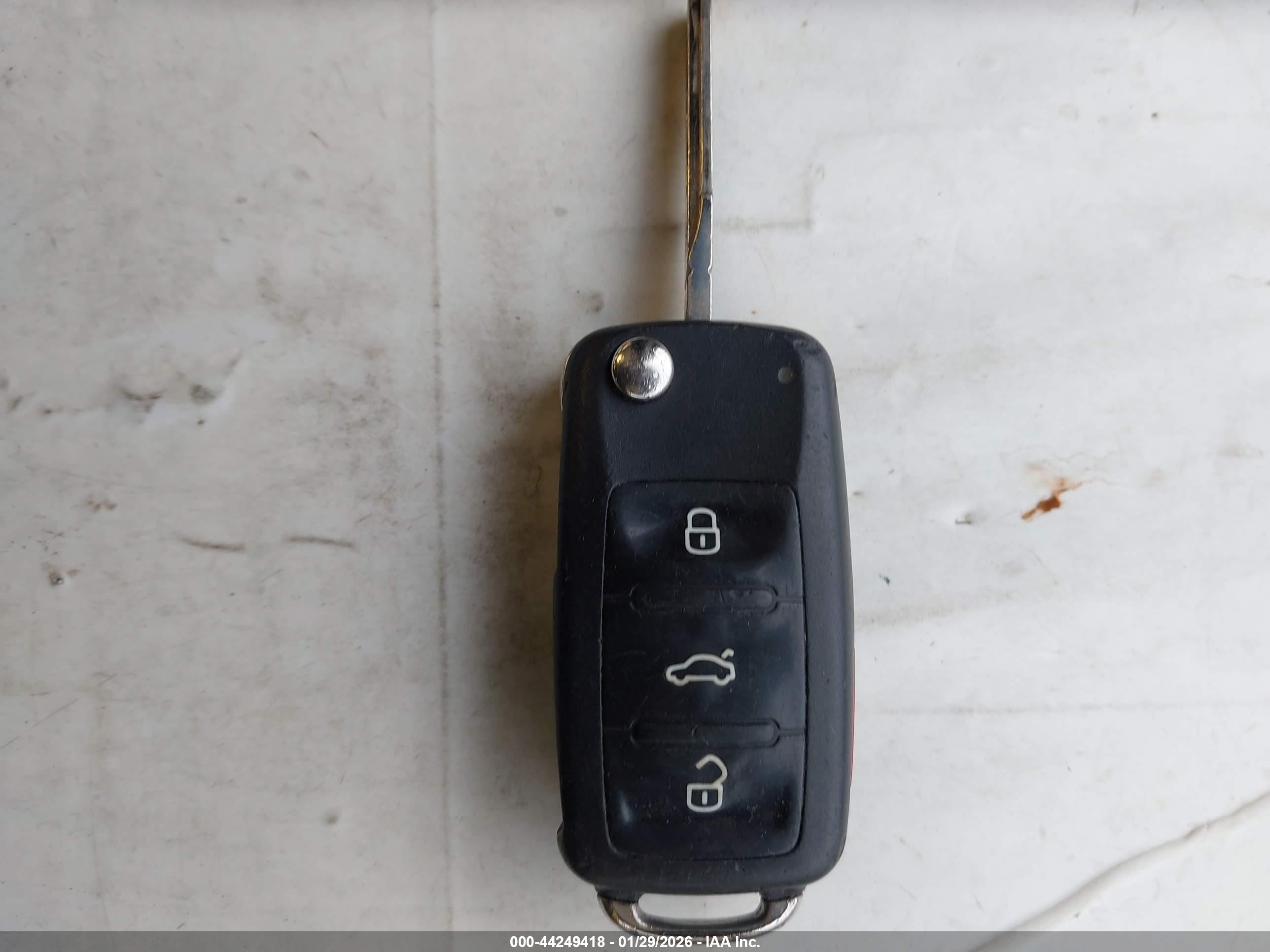 VOLKSWAGEN PASSAT image 11