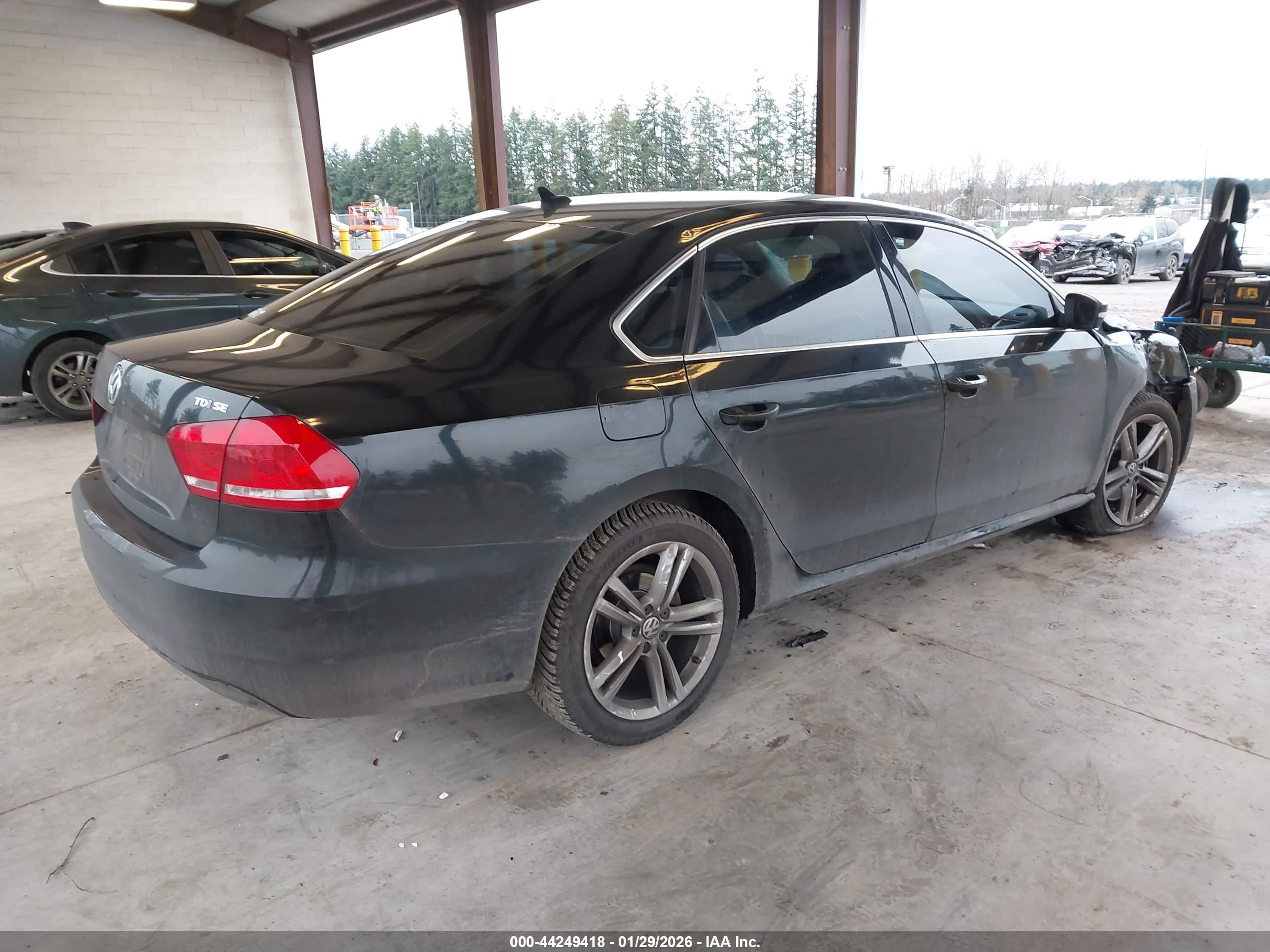 VOLKSWAGEN PASSAT image 4