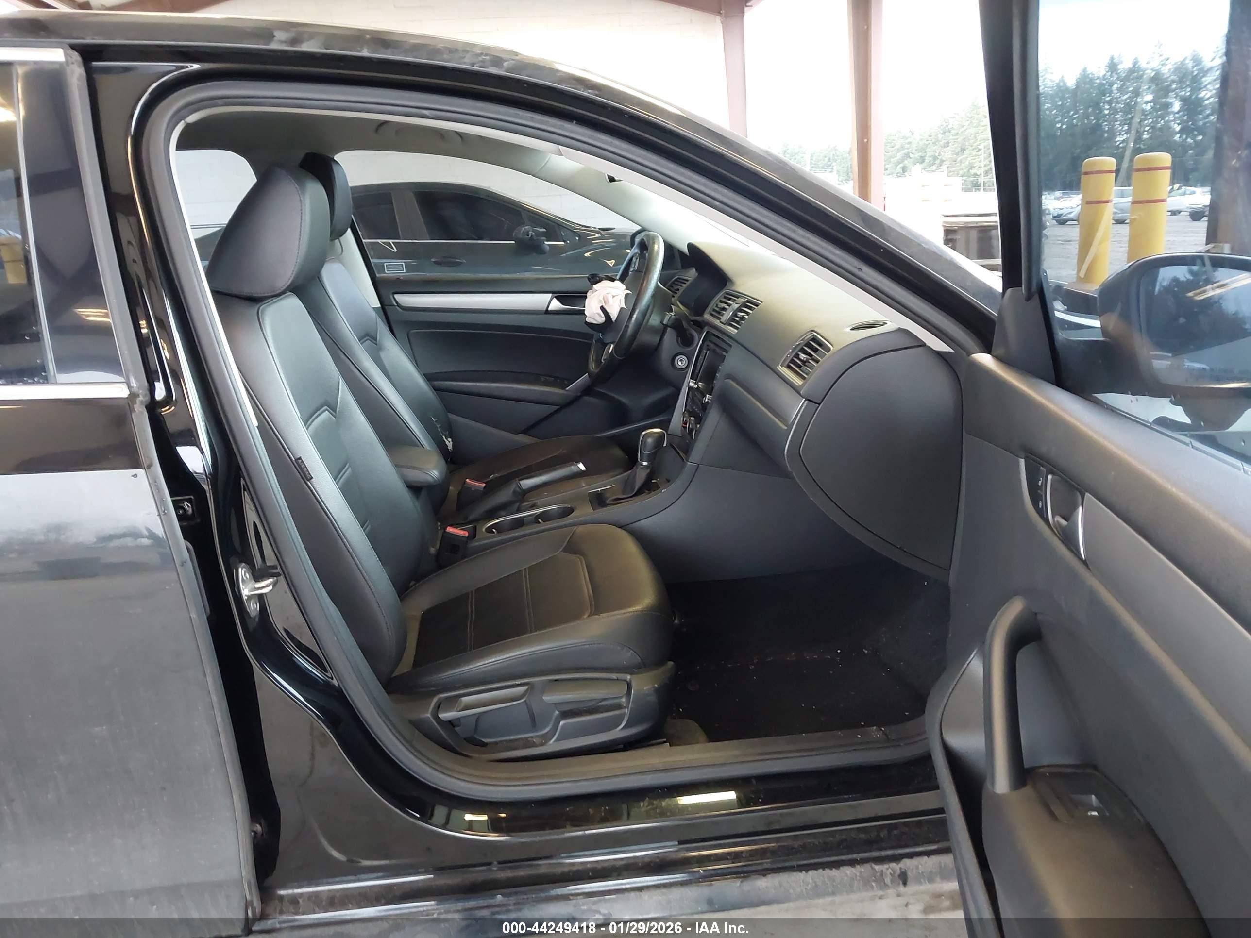 VOLKSWAGEN PASSAT image 5