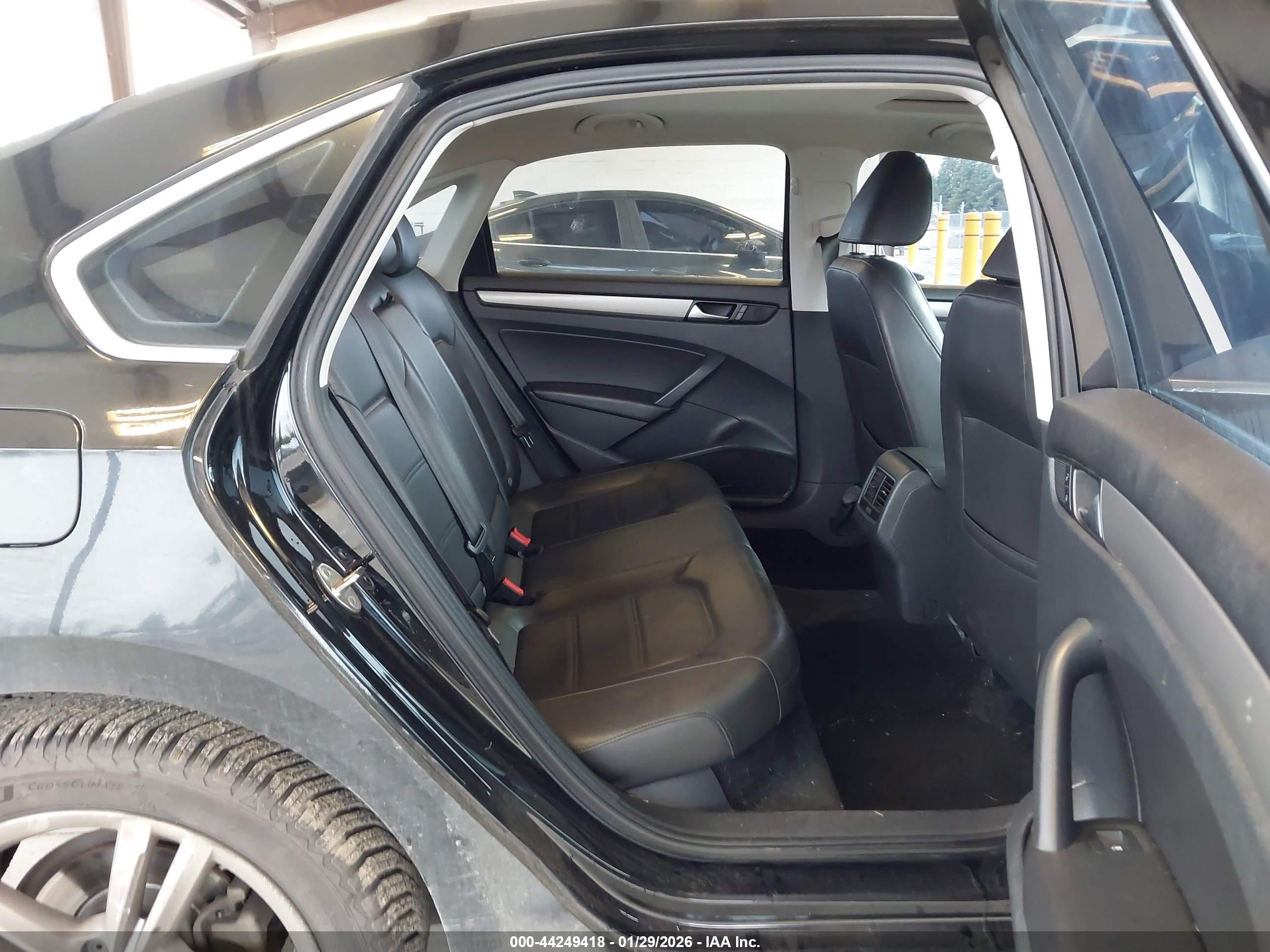 VOLKSWAGEN PASSAT image 8