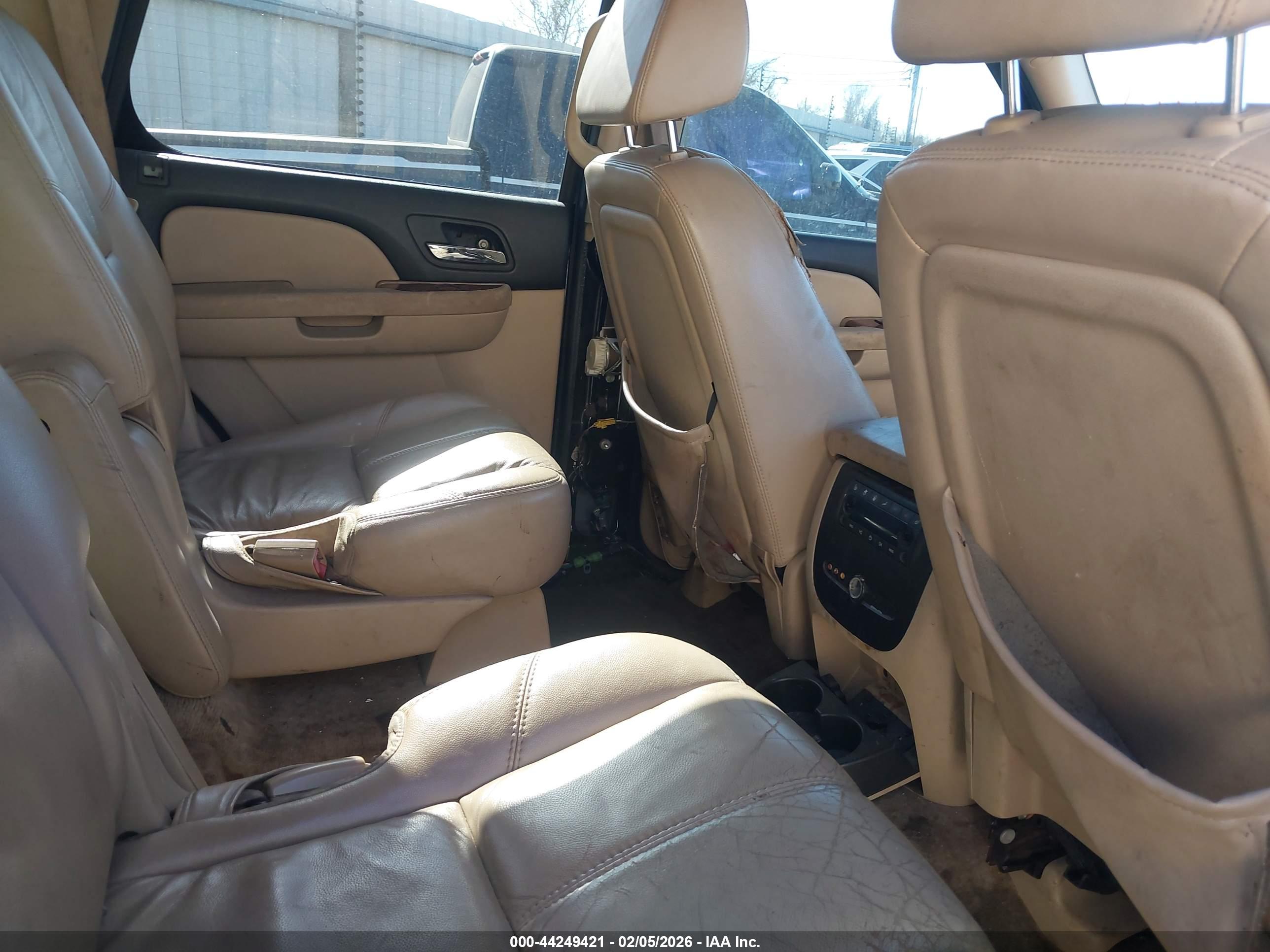 CHEVROLET TAHOE image 8