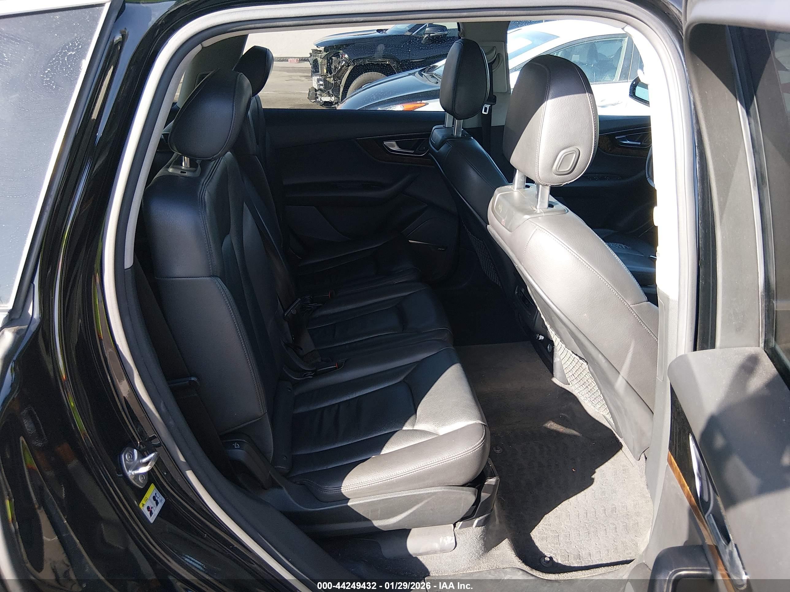 AUDI Q7 image 8