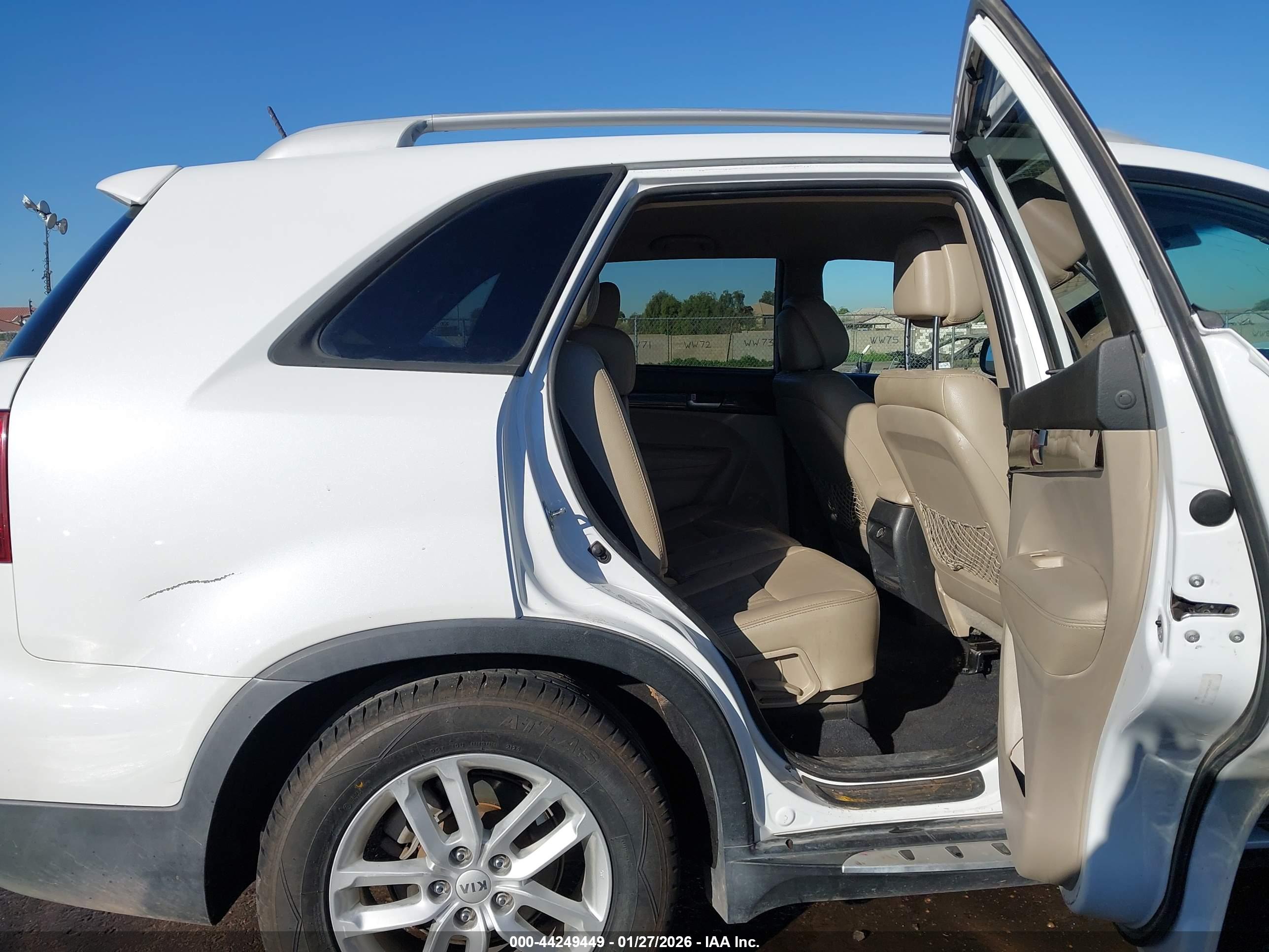 KIA SORENTO image 8