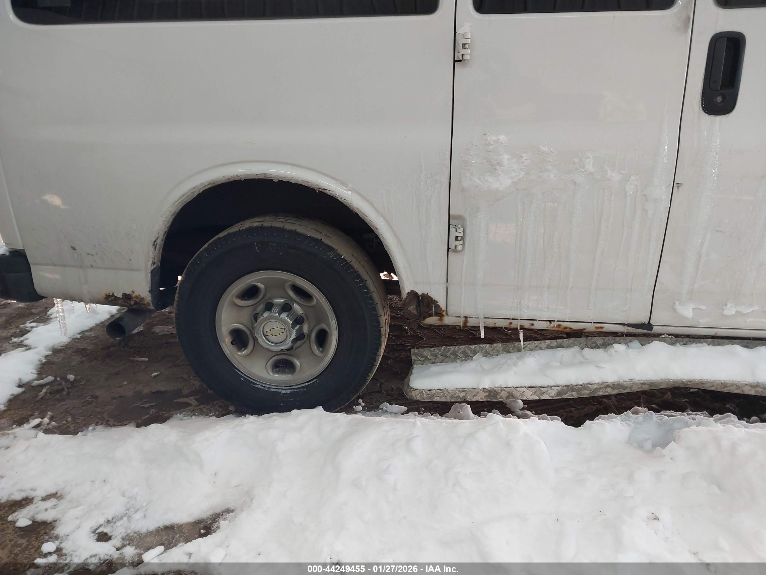 CHEVROLET EXPRESS image 6