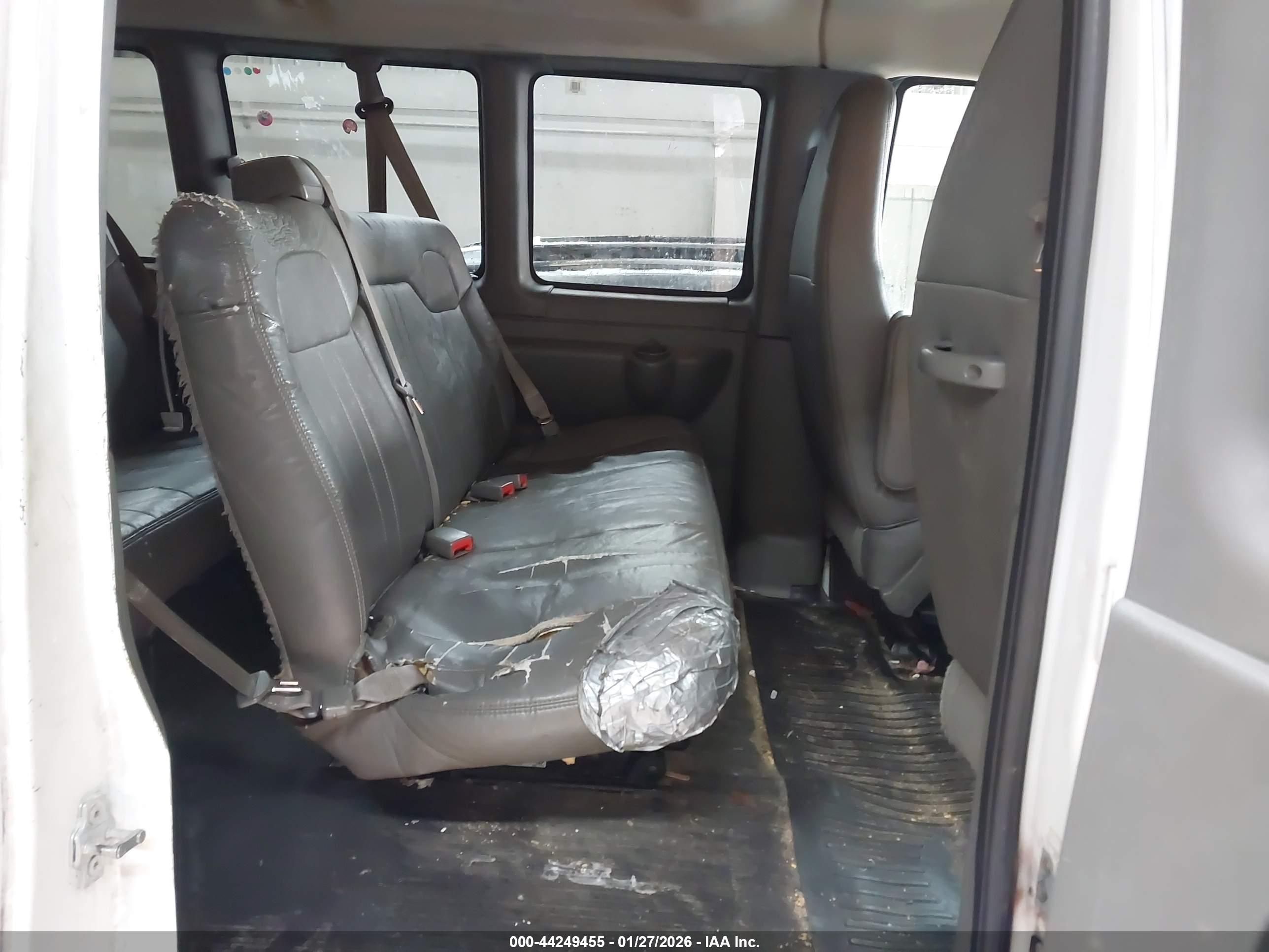 CHEVROLET EXPRESS image 8