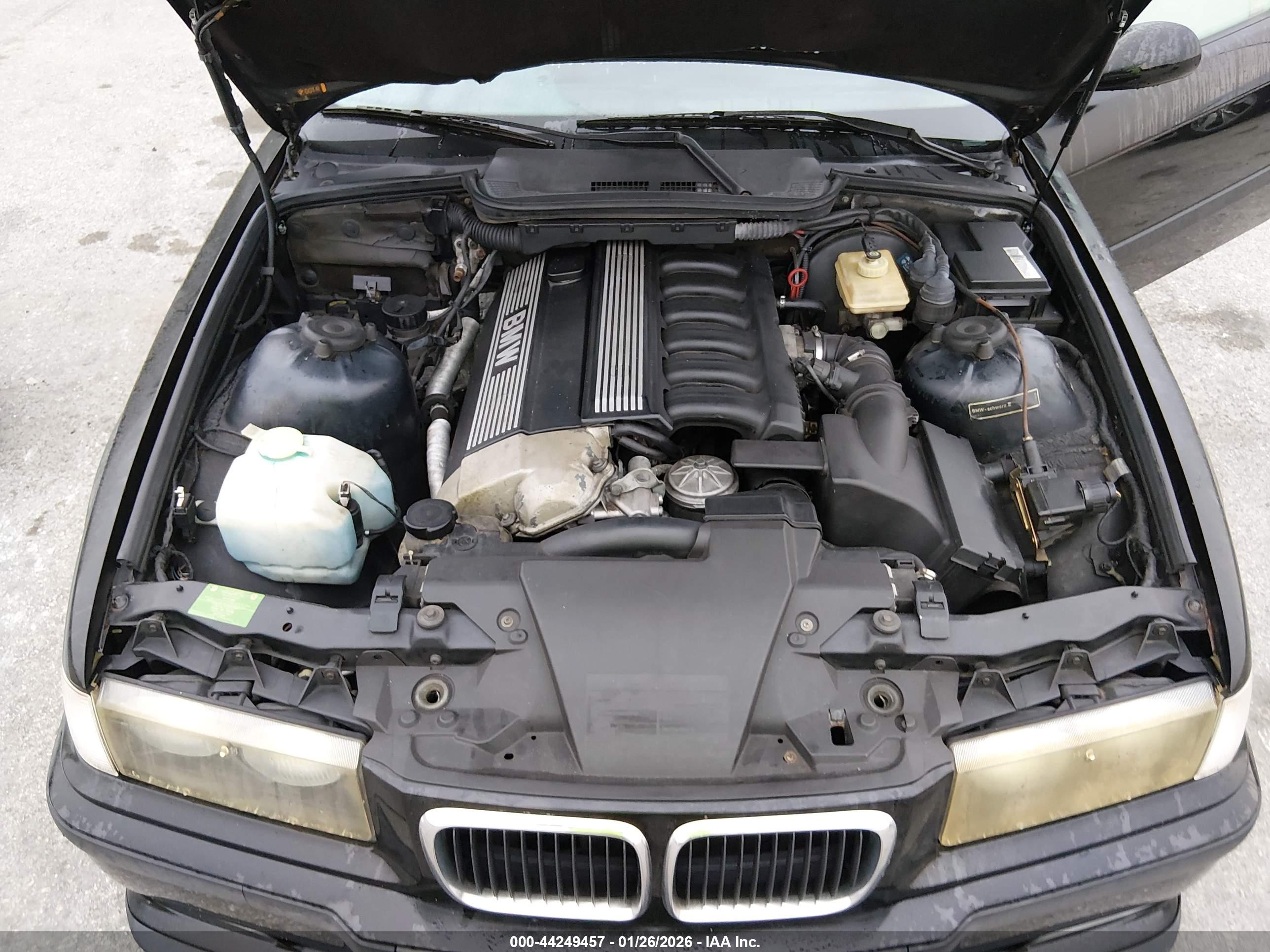BMW 325 image 10