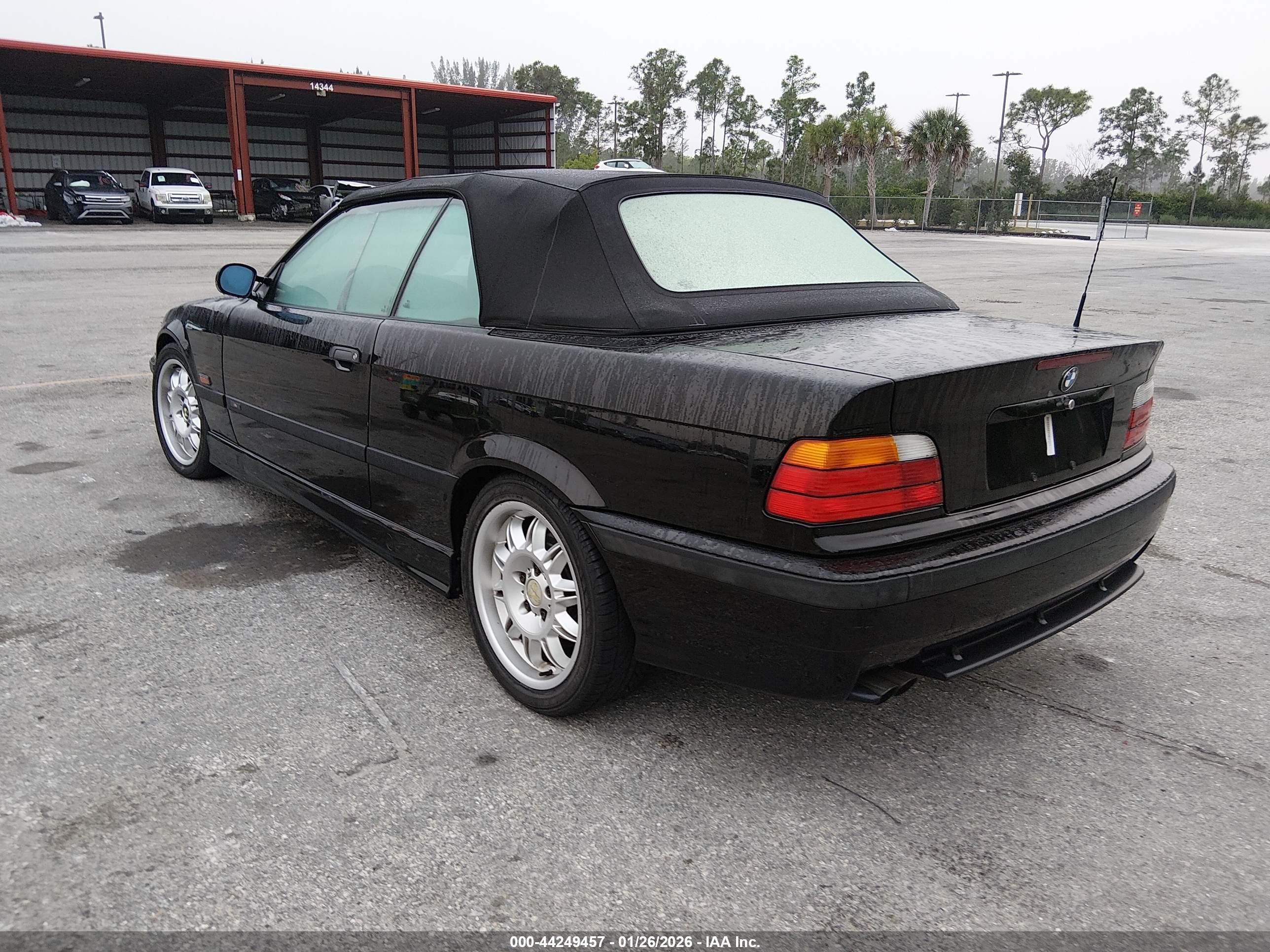 BMW 325 image 3