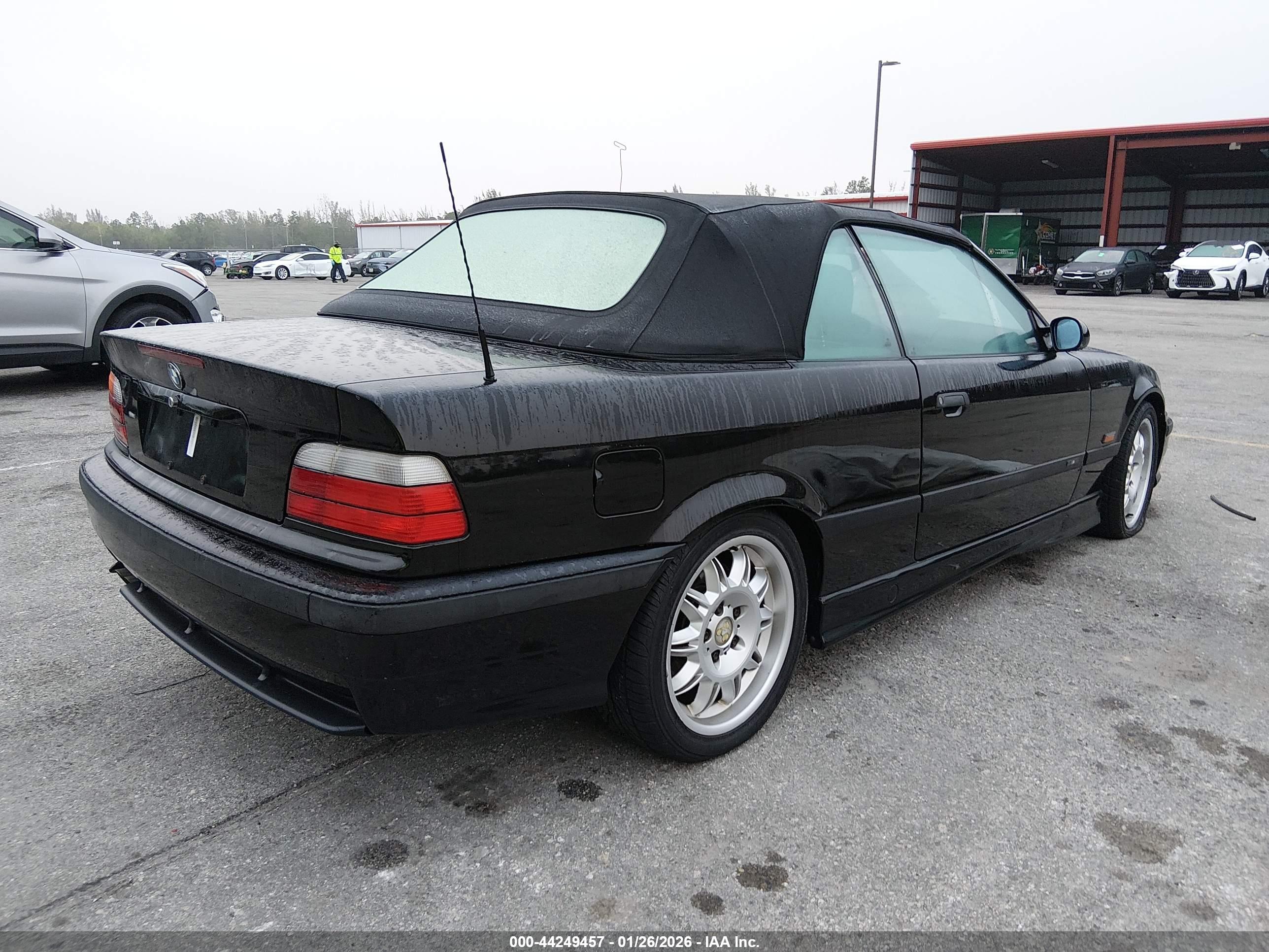 BMW 325 image 4