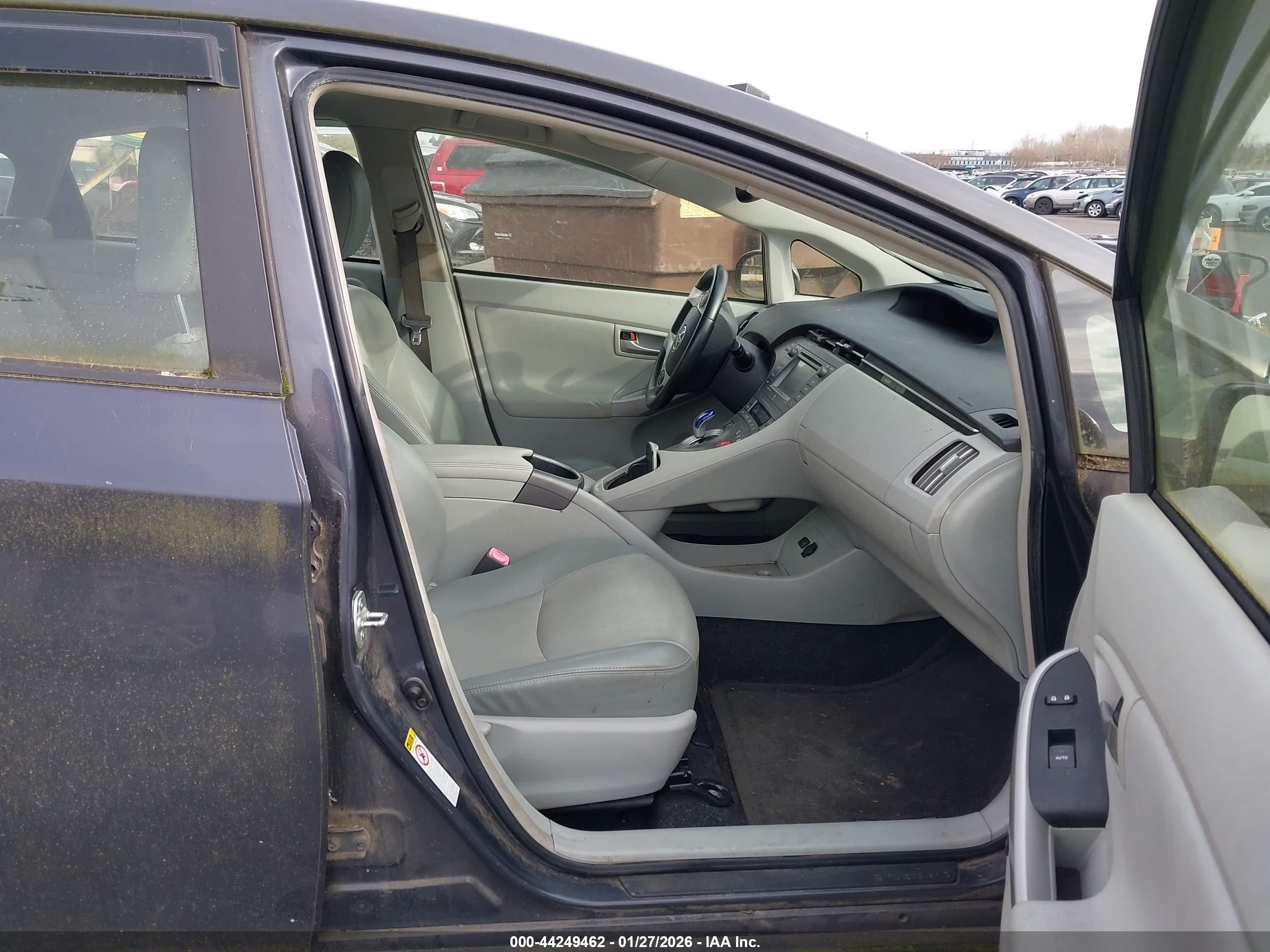 TOYOTA PRIUS image 5