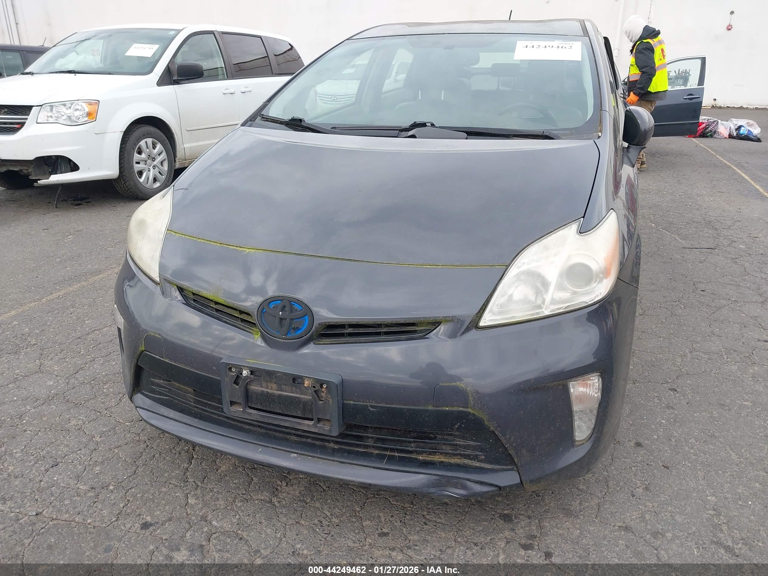 TOYOTA PRIUS image 6