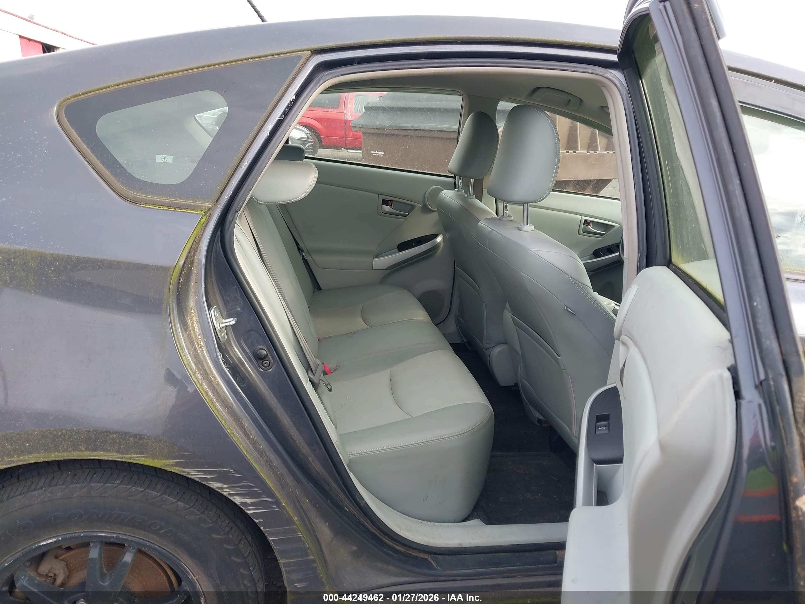 TOYOTA PRIUS image 8