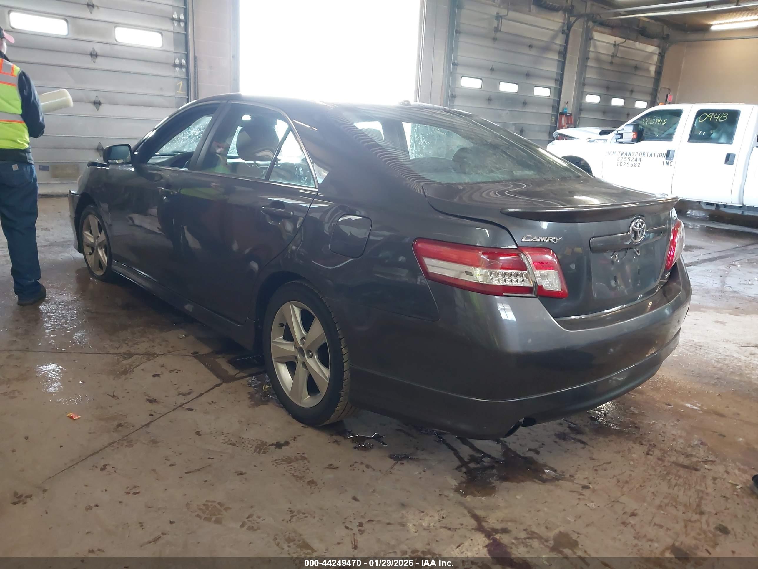 TOYOTA CAMRY image 3