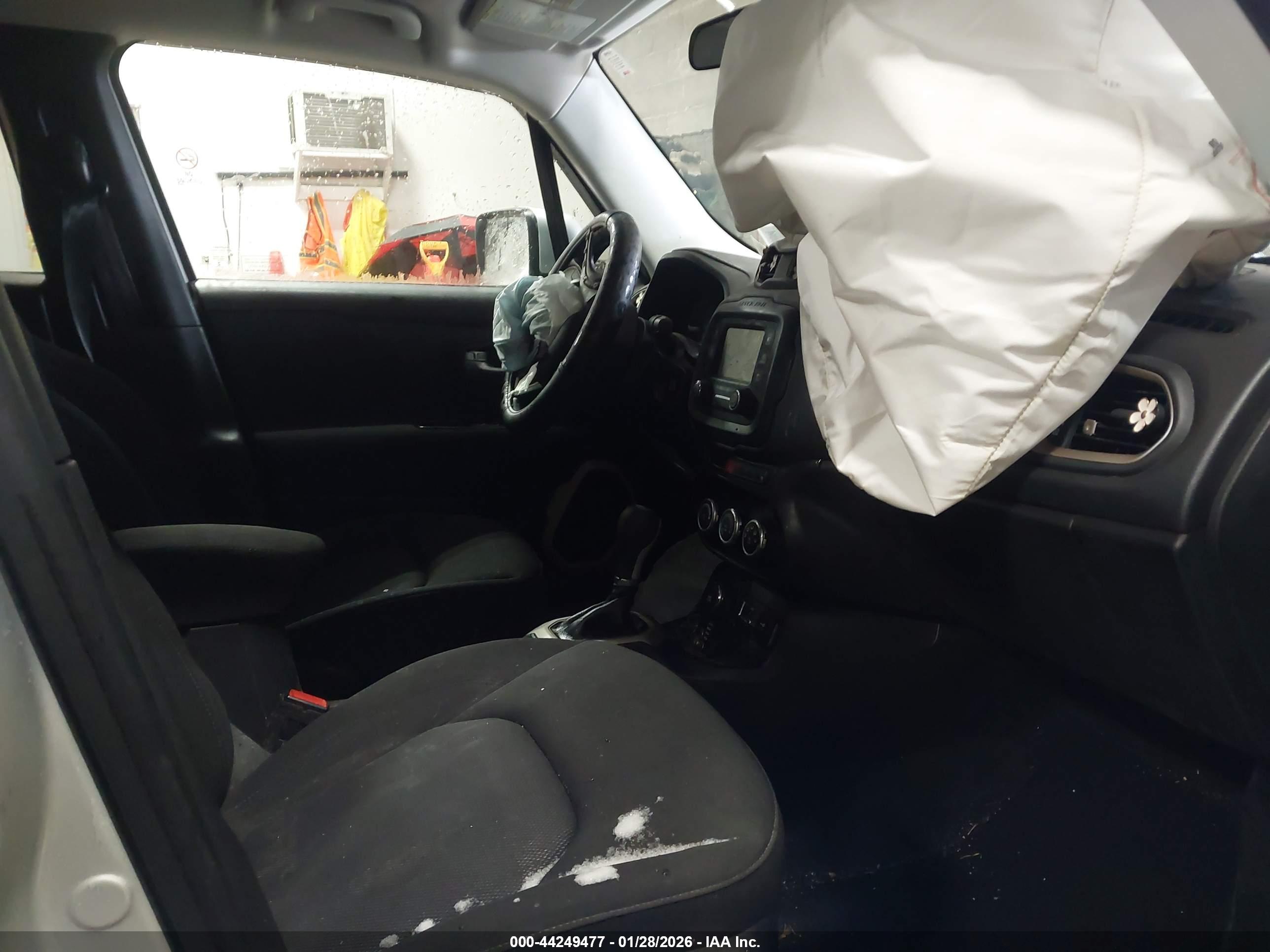 JEEP RENEGADE image 5
