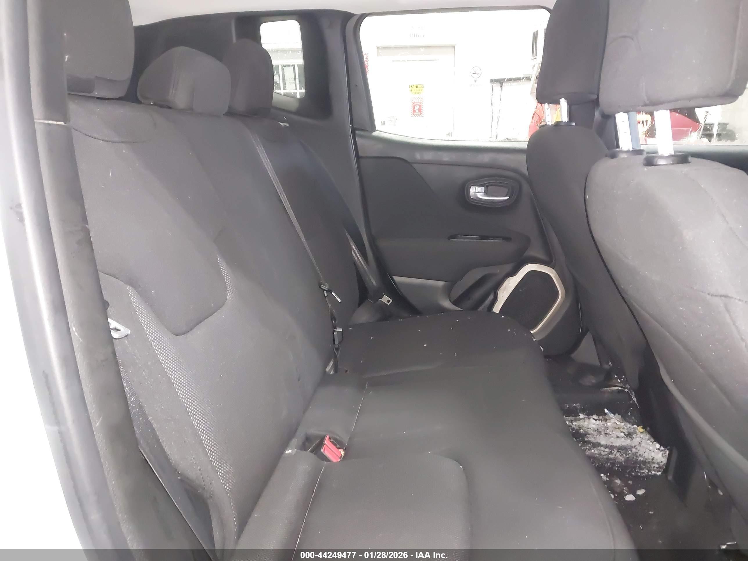 JEEP RENEGADE image 8