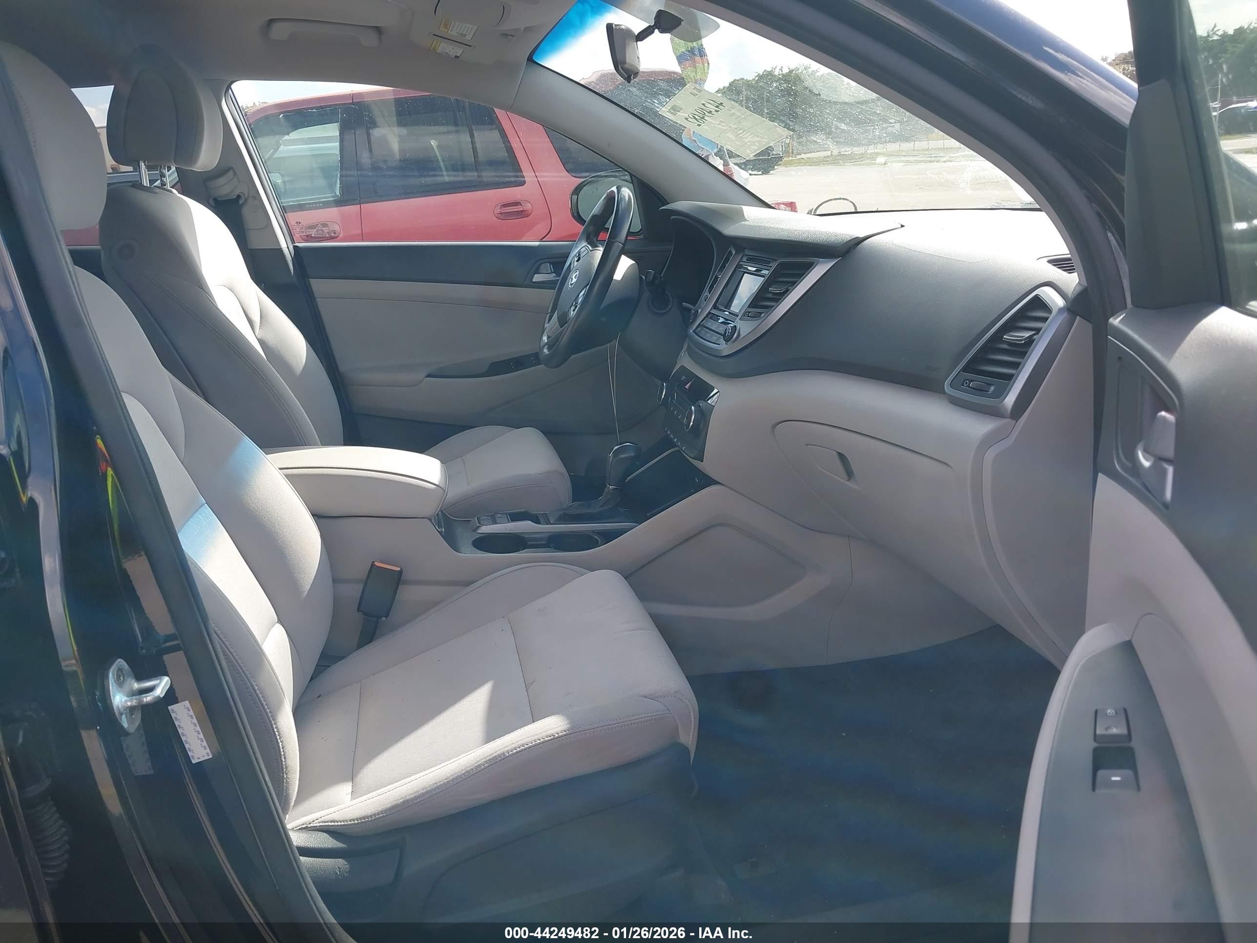 HYUNDAI TUCSON image 5