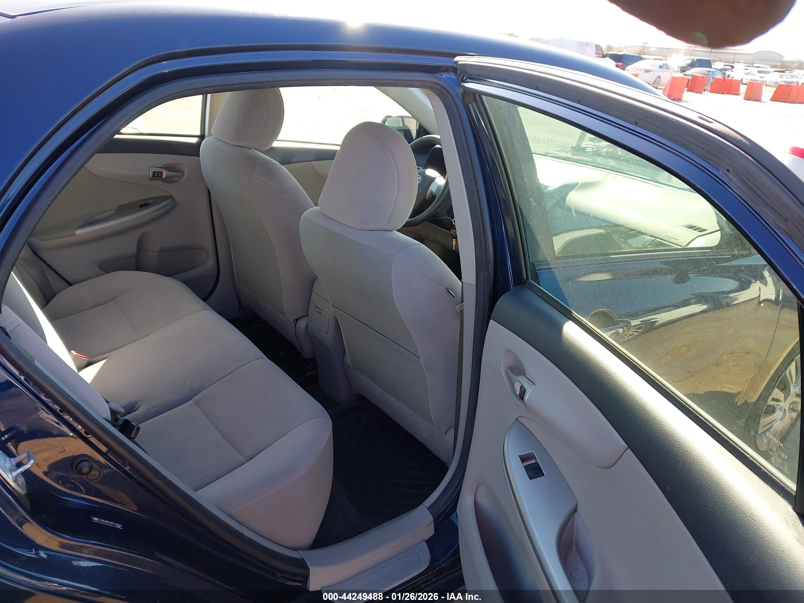 TOYOTA COROLLA image 8