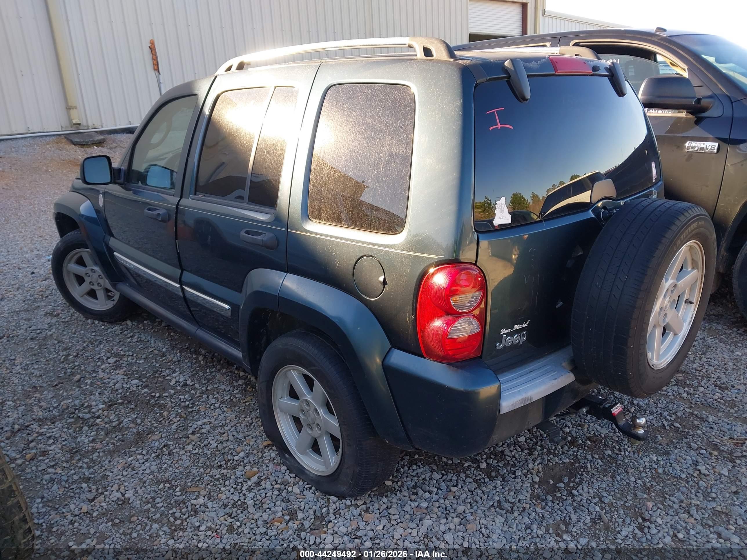 JEEP LIBERTY image 3