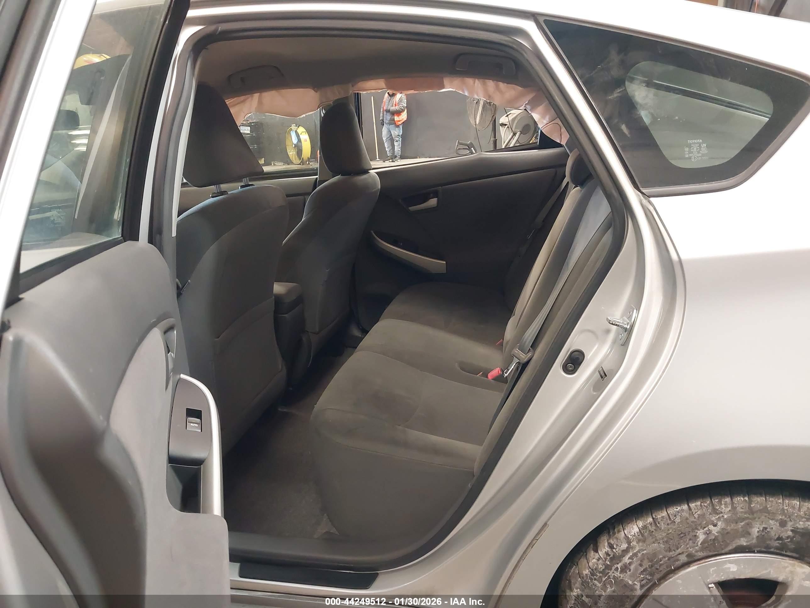 TOYOTA PRIUS image 8