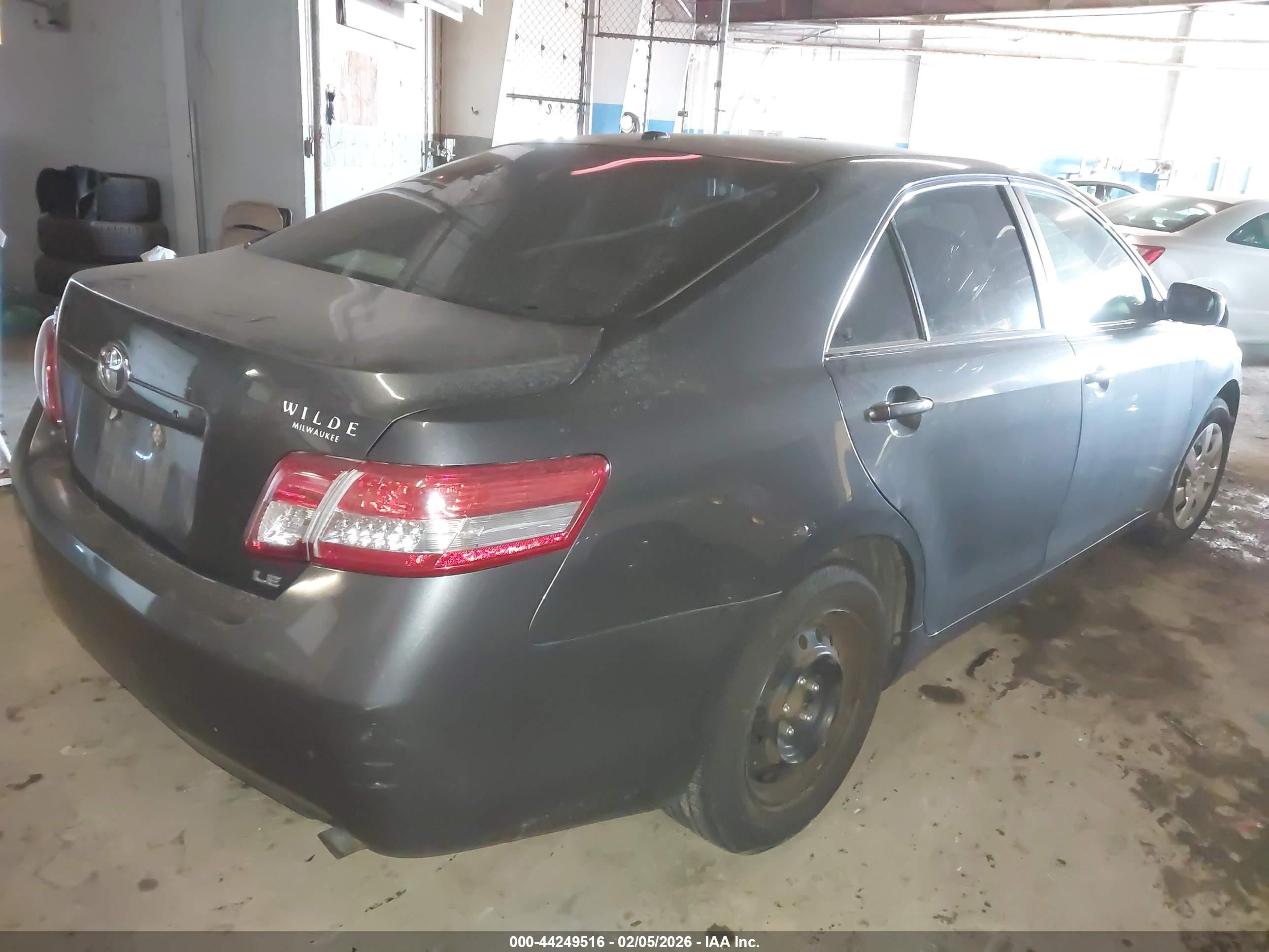 TOYOTA CAMRY image 4