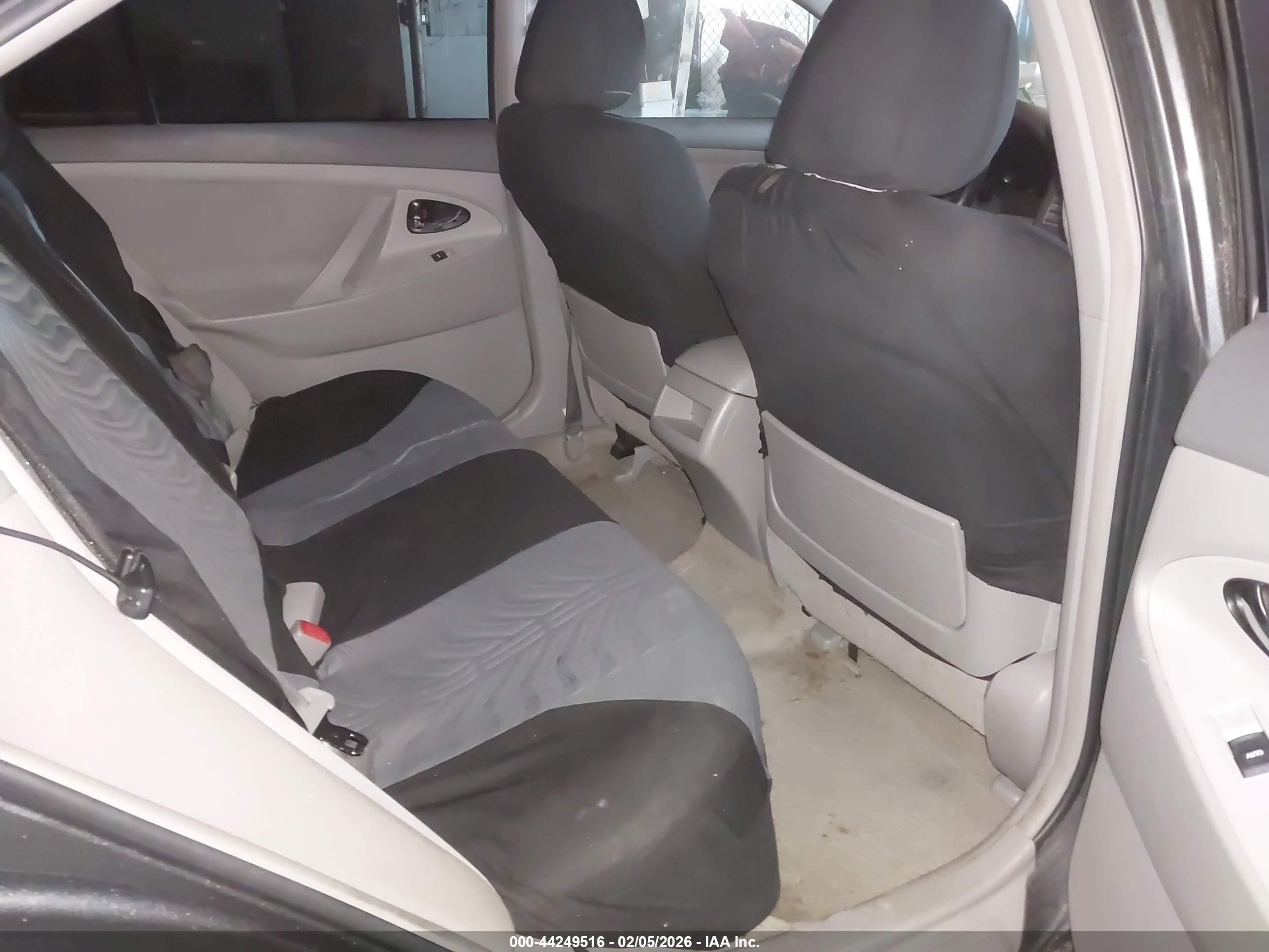 TOYOTA CAMRY image 8