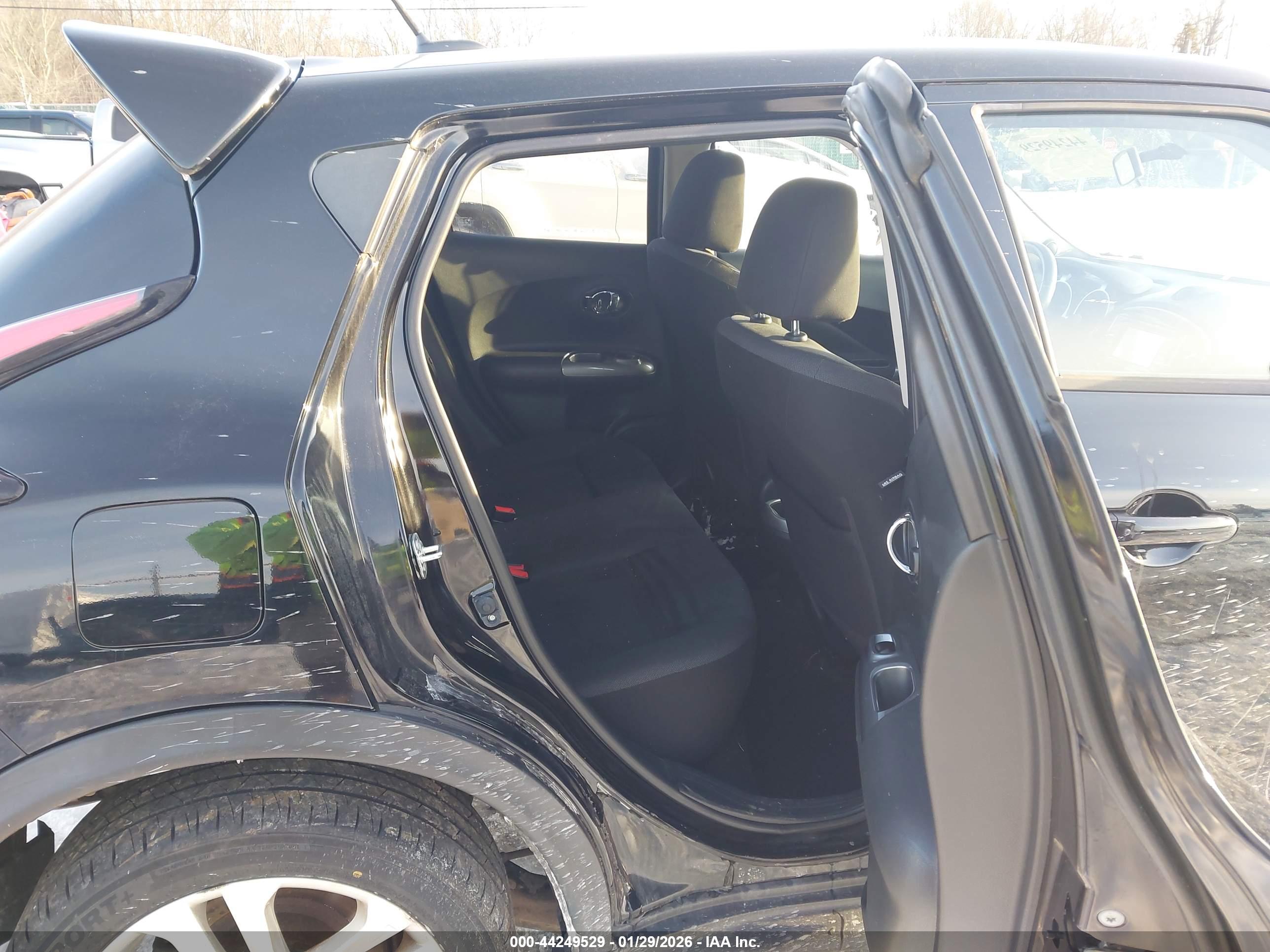 NISSAN JUKE image 8