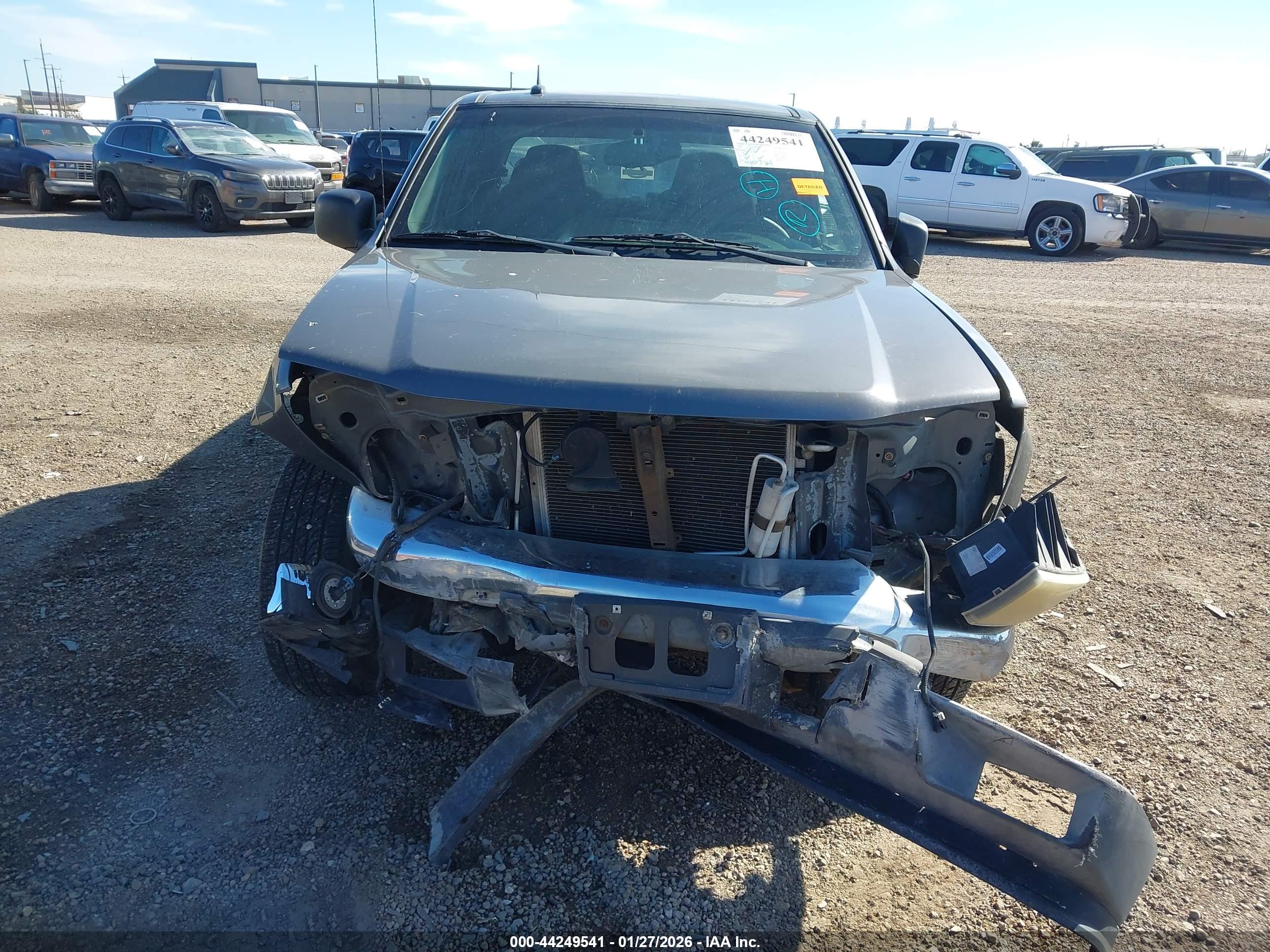 CHEVROLET COLORADO image 6
