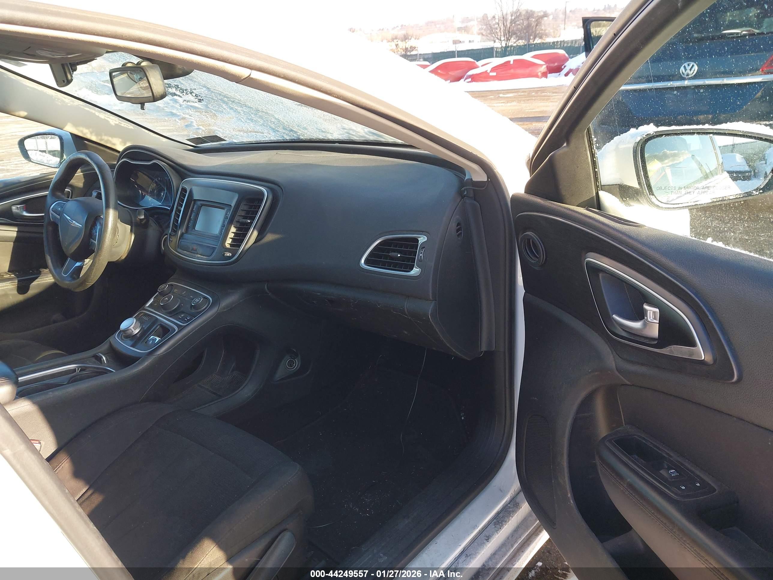 CHRYSLER 200 image 5