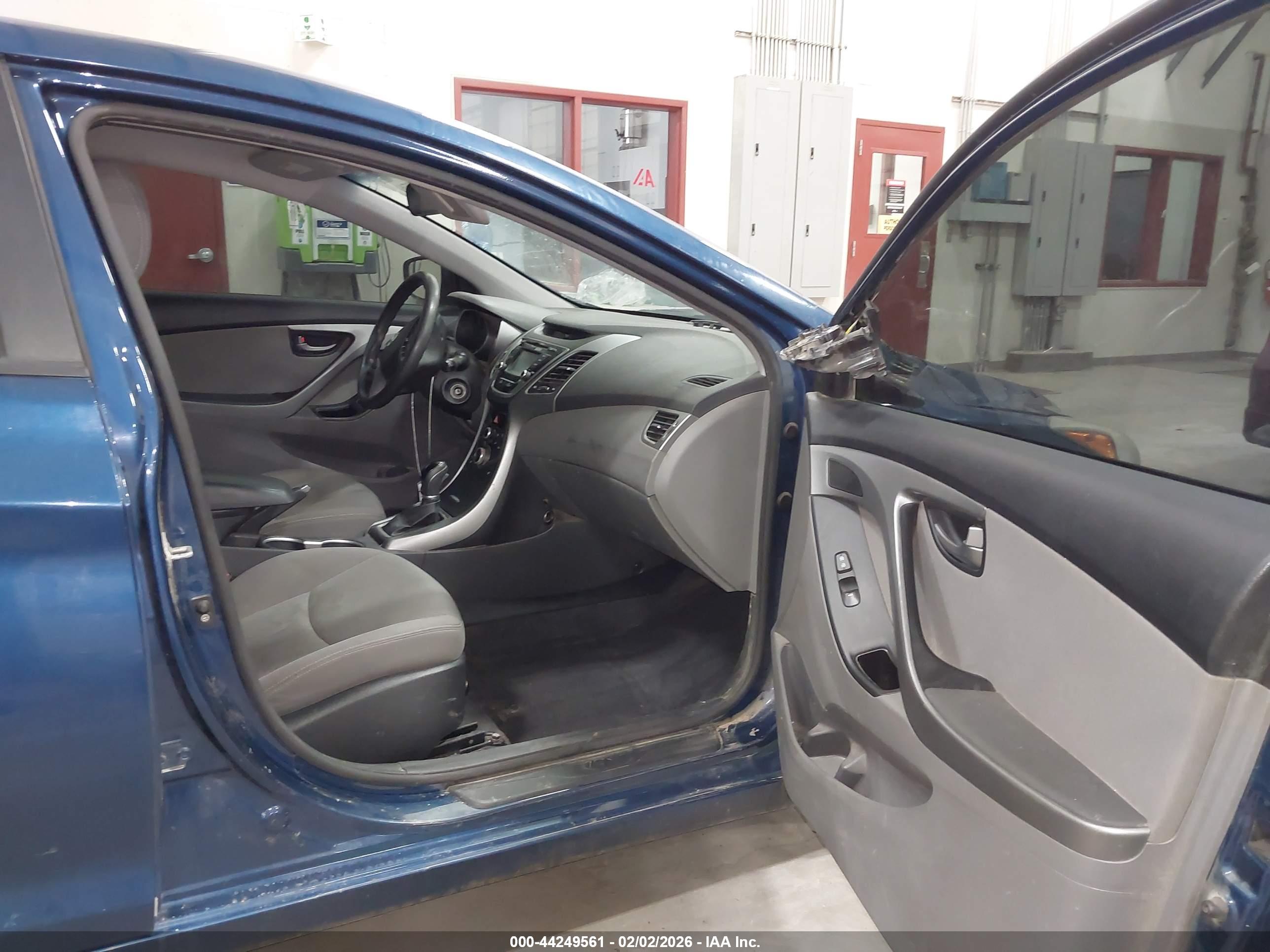 HYUNDAI ELANTRA image 5