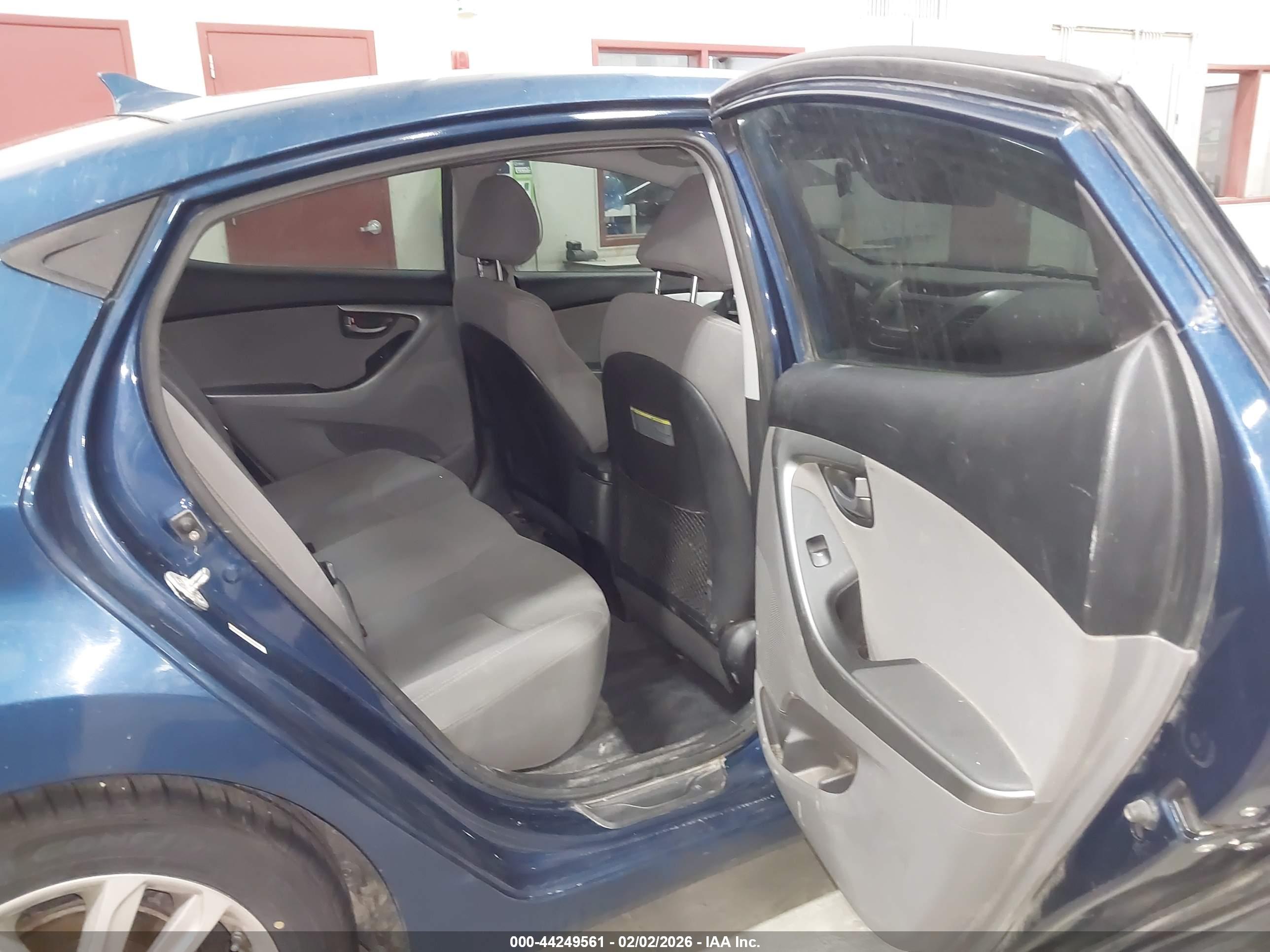 HYUNDAI ELANTRA image 8