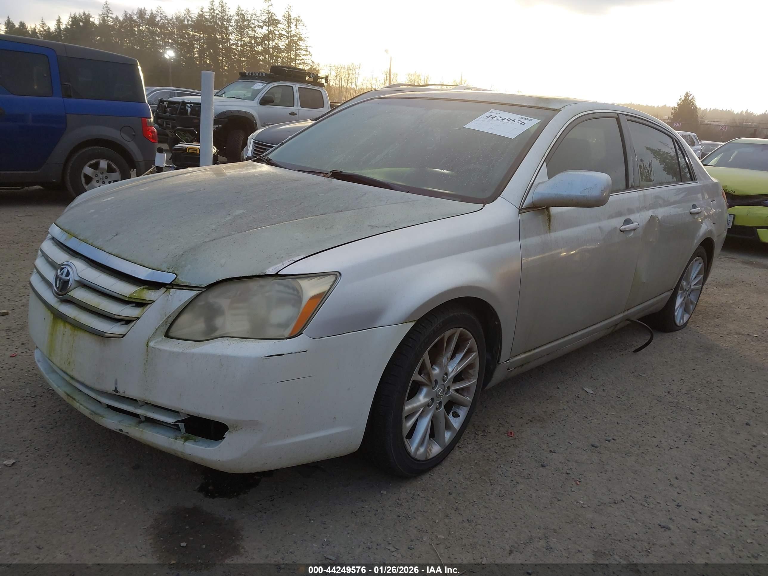 TOYOTA AVALON image 2