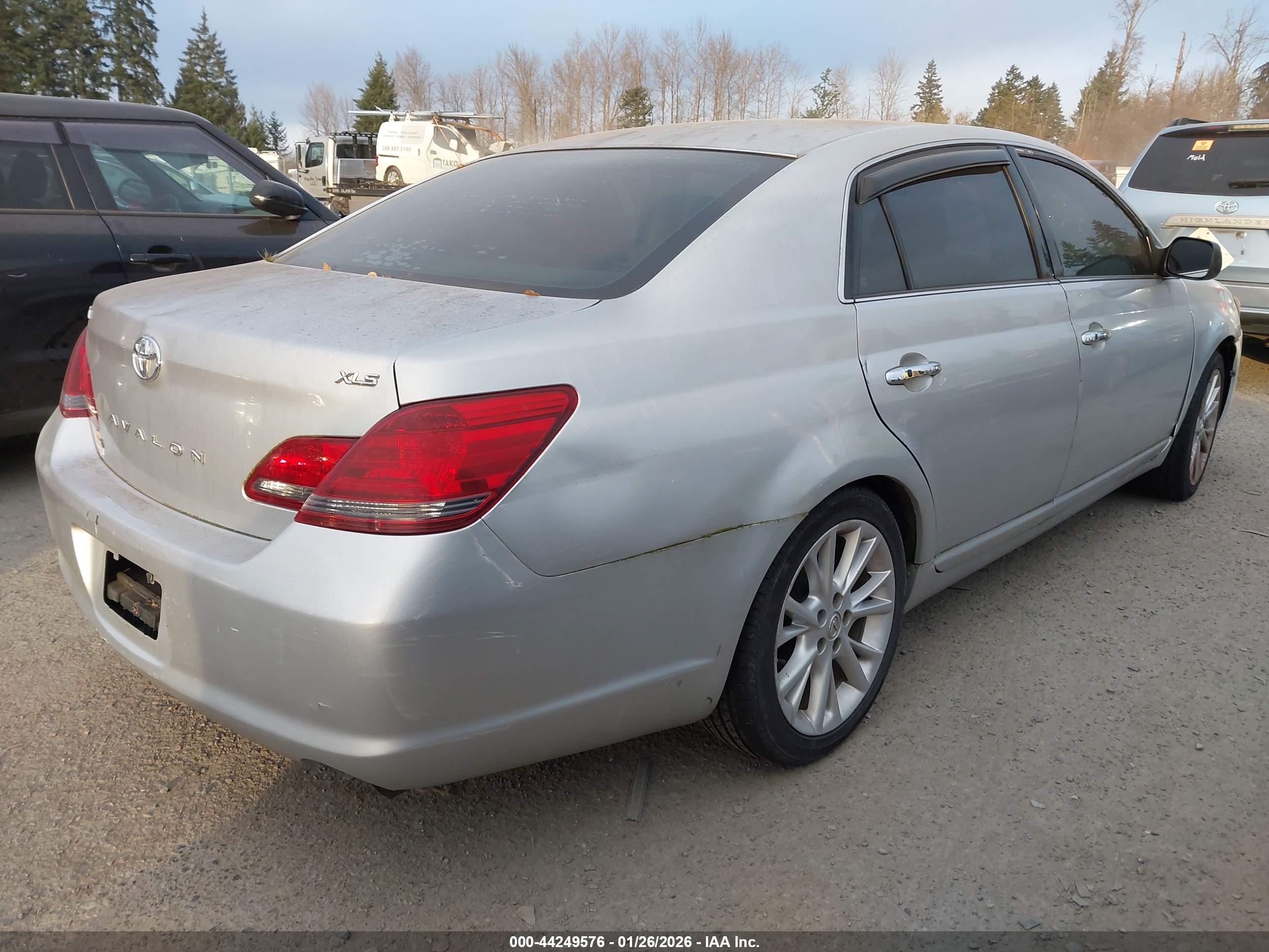 TOYOTA AVALON image 4