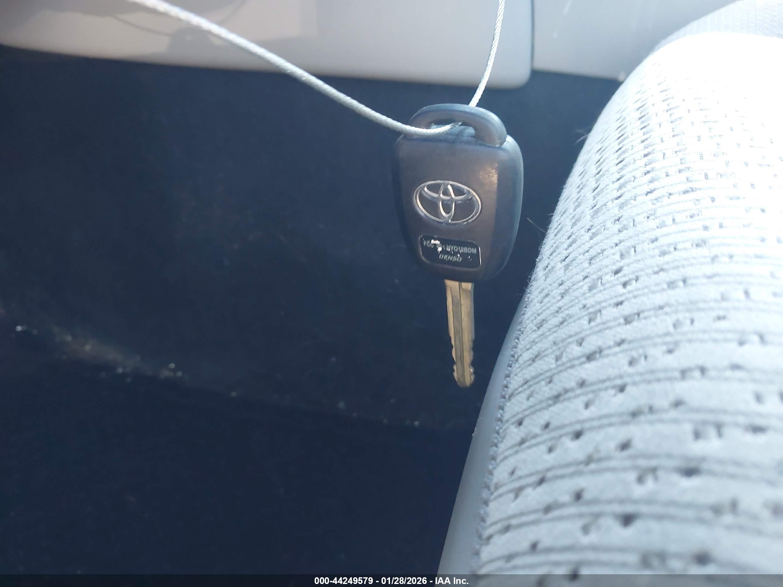 TOYOTA CAMRY image 11