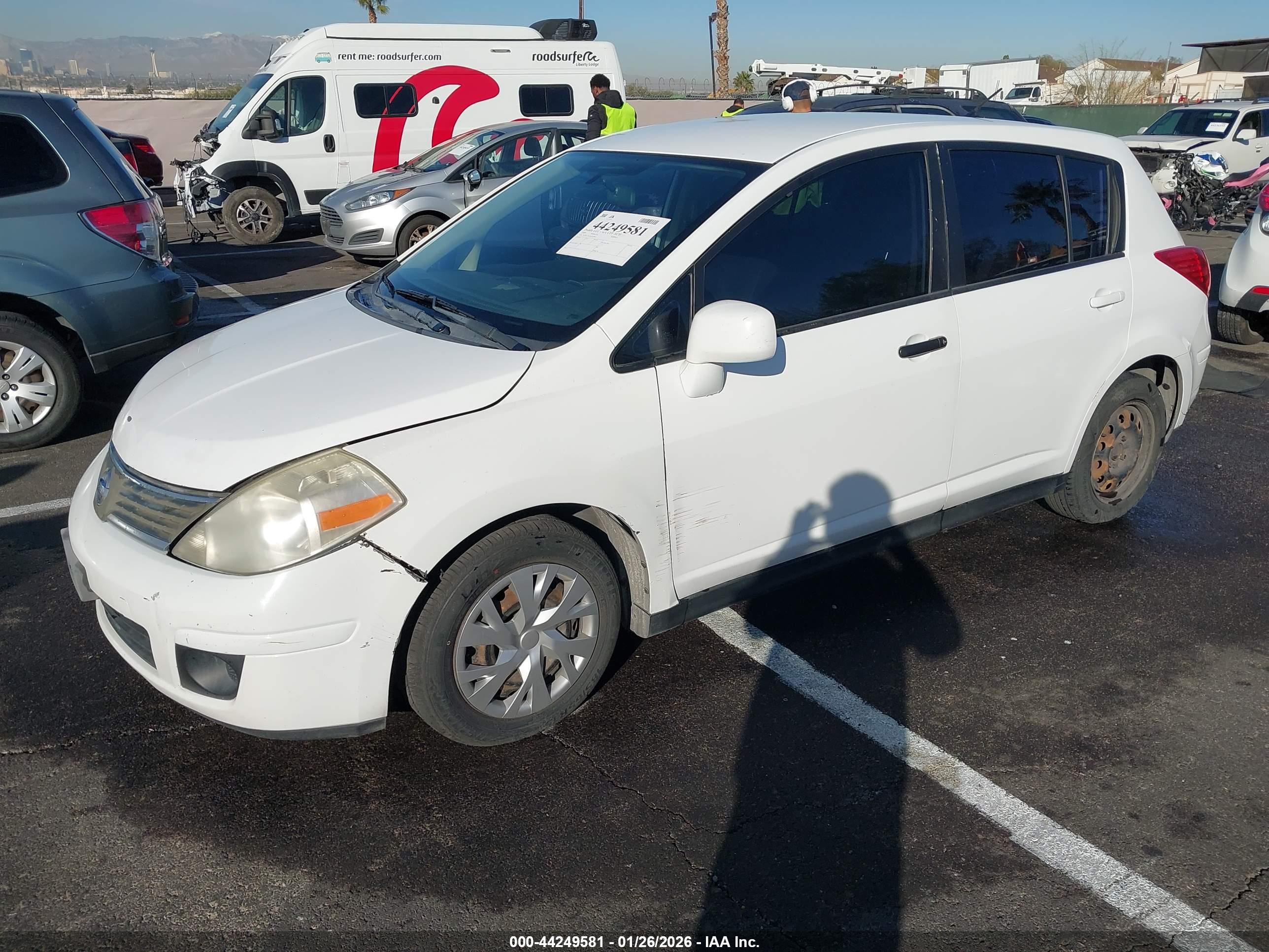 NISSAN VERSA image 2