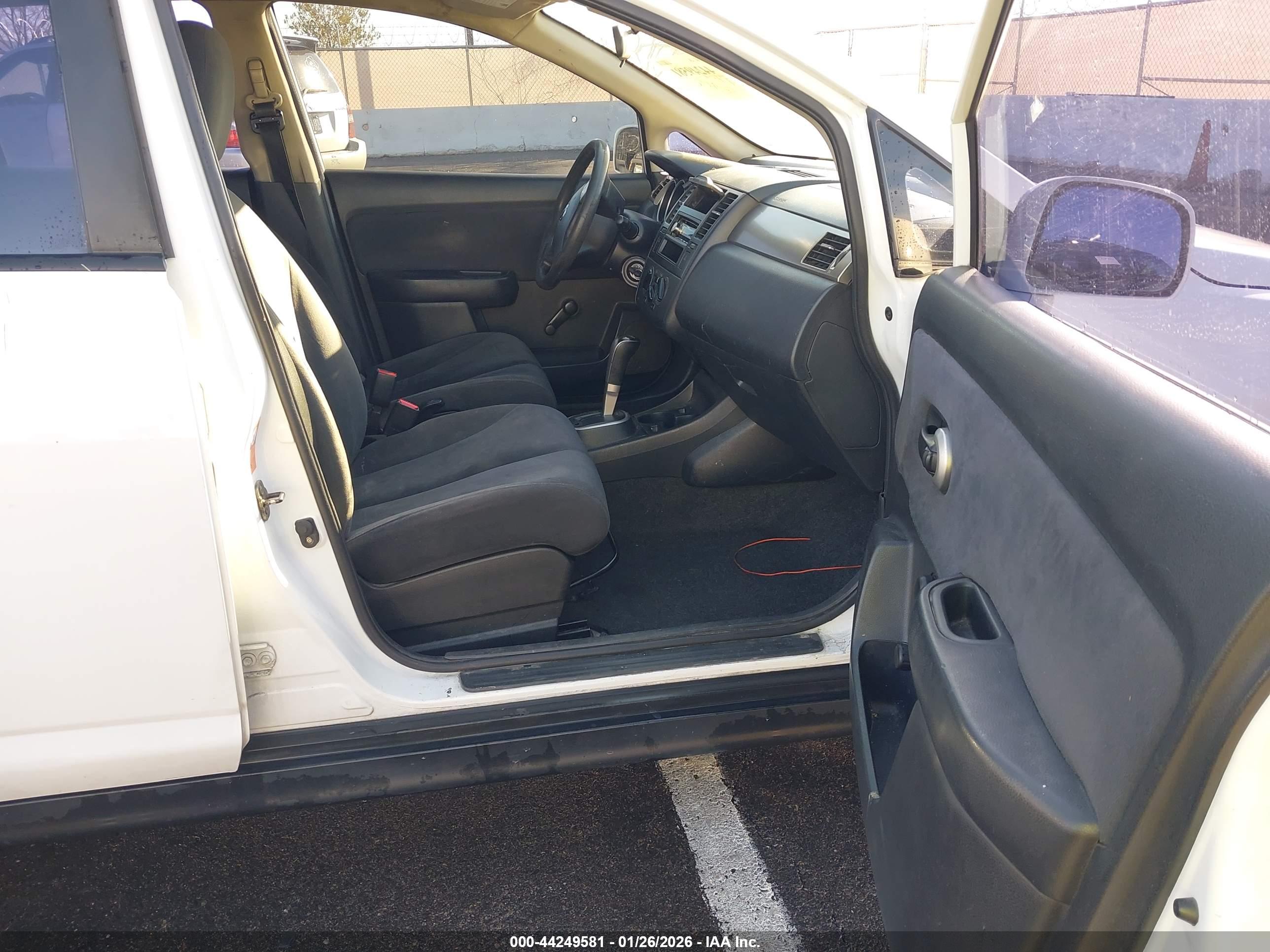 NISSAN VERSA image 5