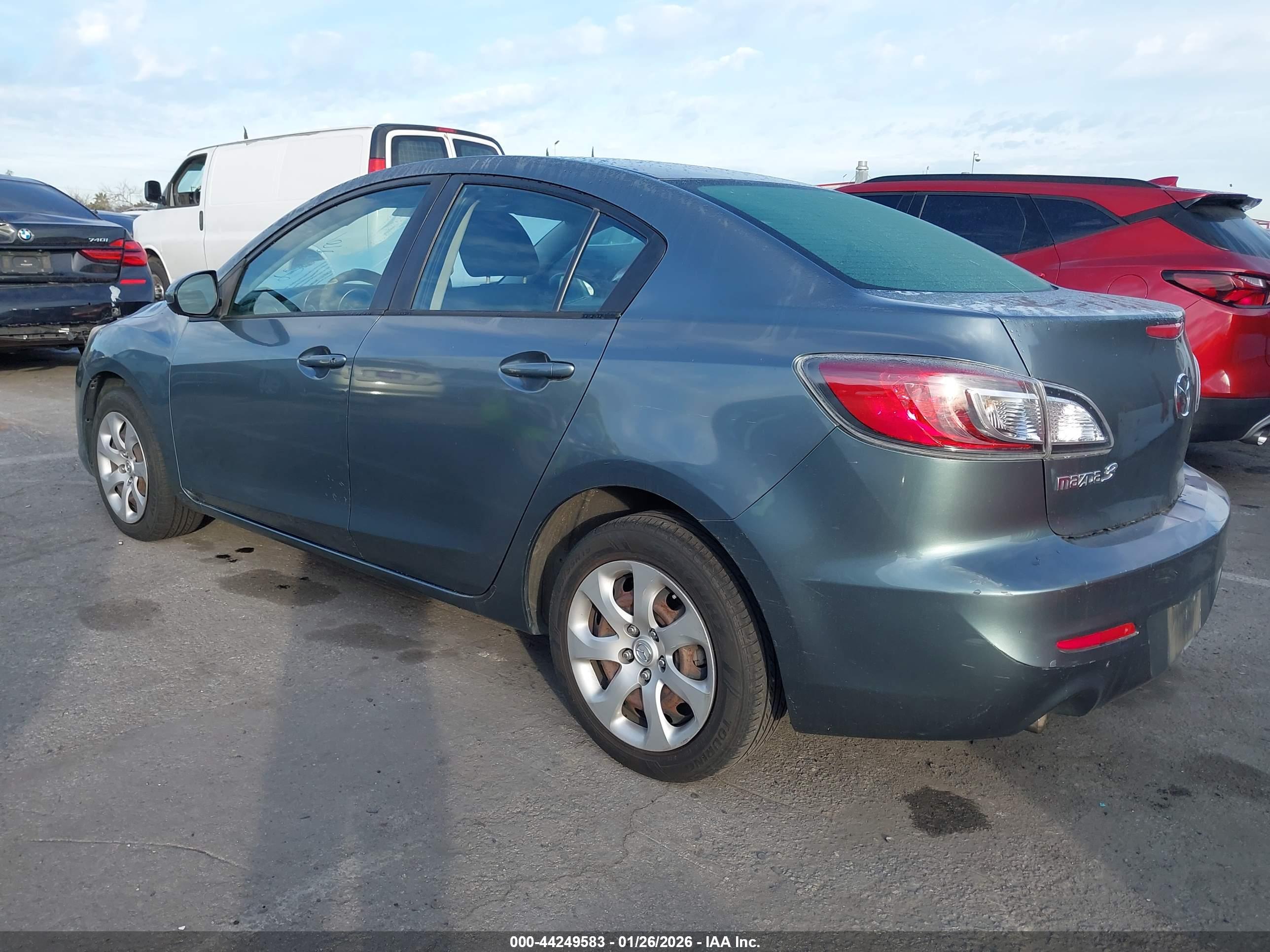 MAZDA MAZDA3 image 3
