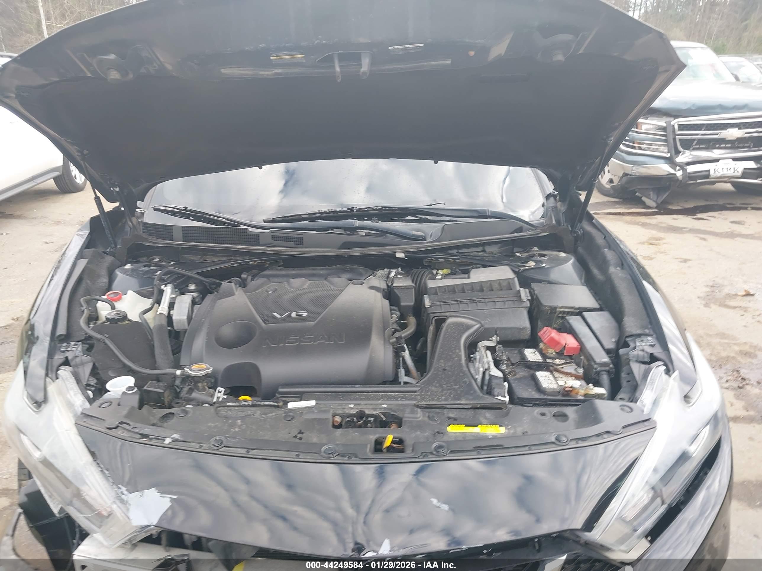 NISSAN MAXIMA image 10