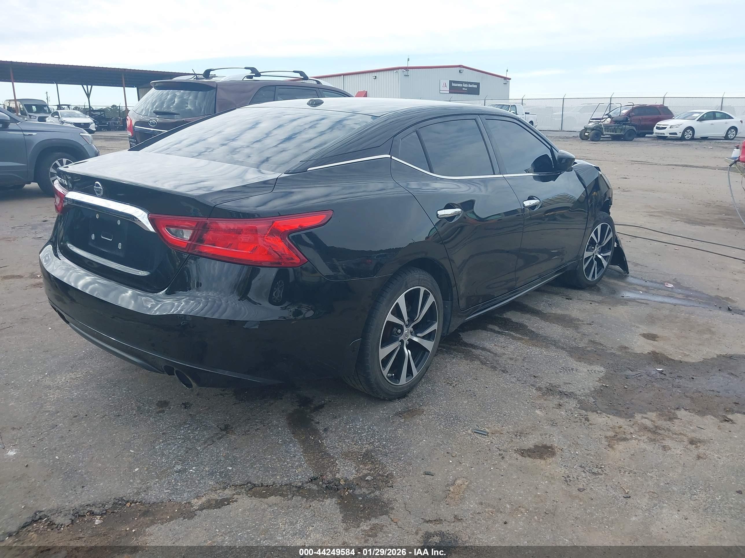 NISSAN MAXIMA image 4