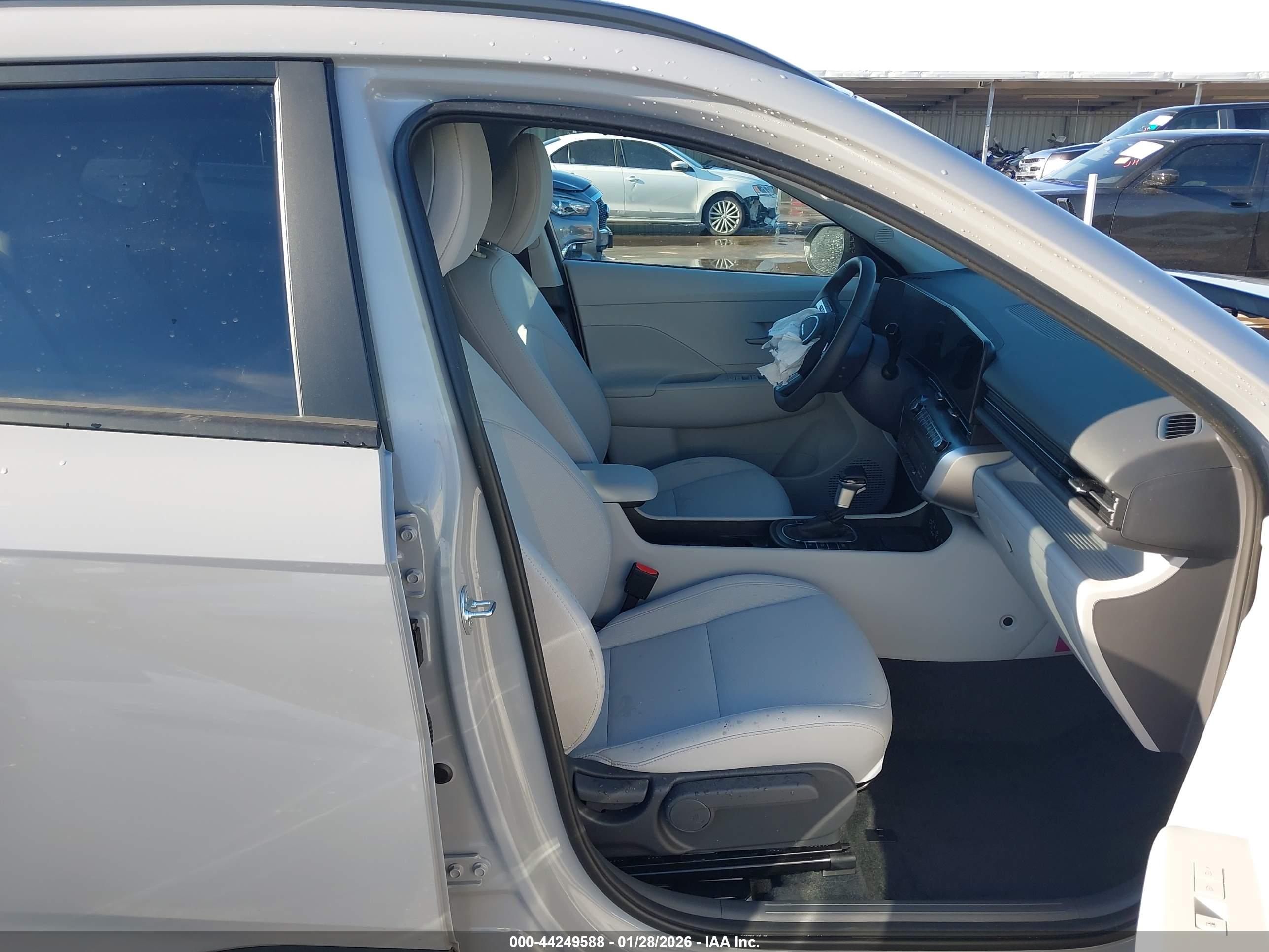 HYUNDAI KONA image 5