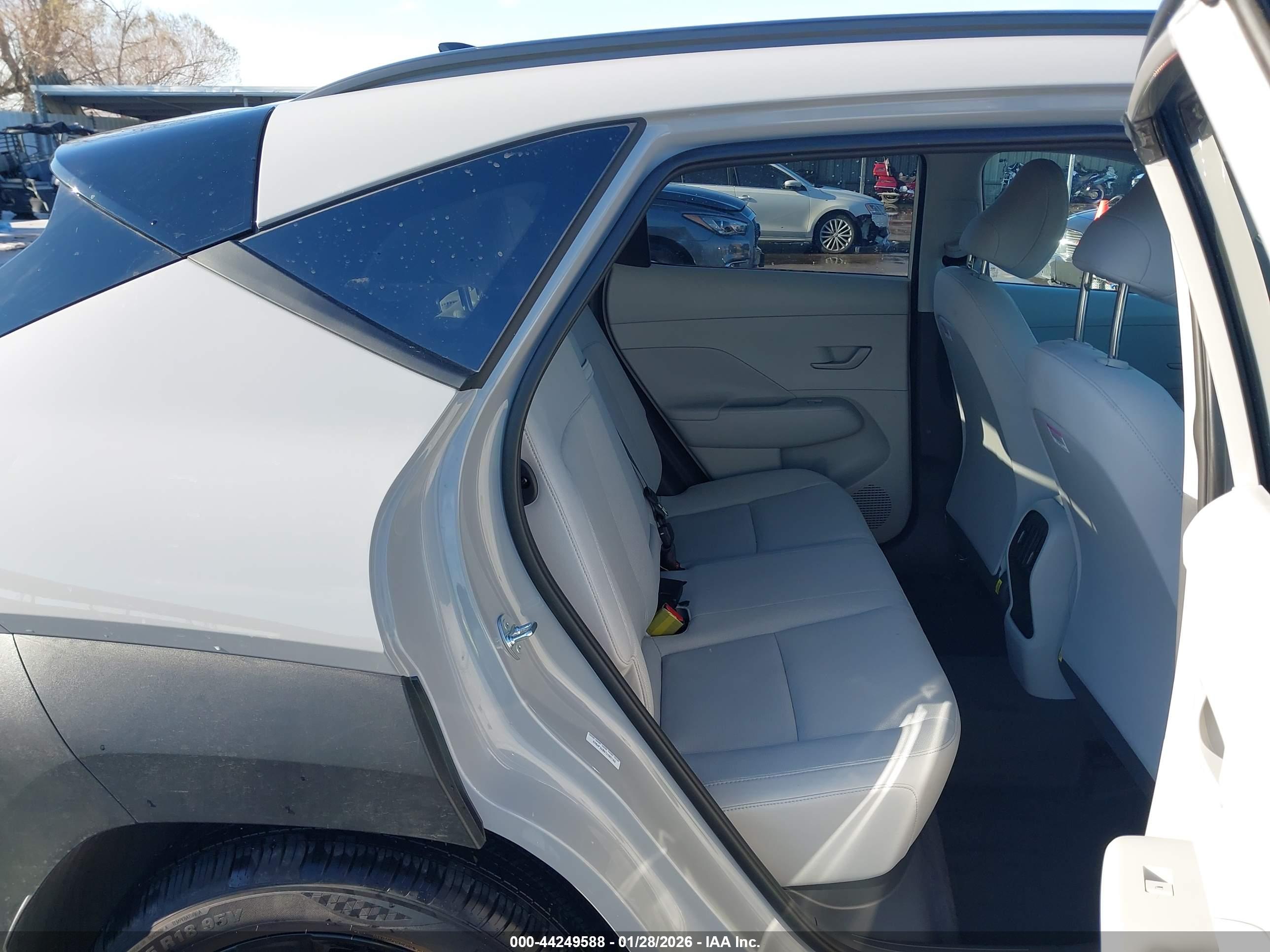 HYUNDAI KONA image 8