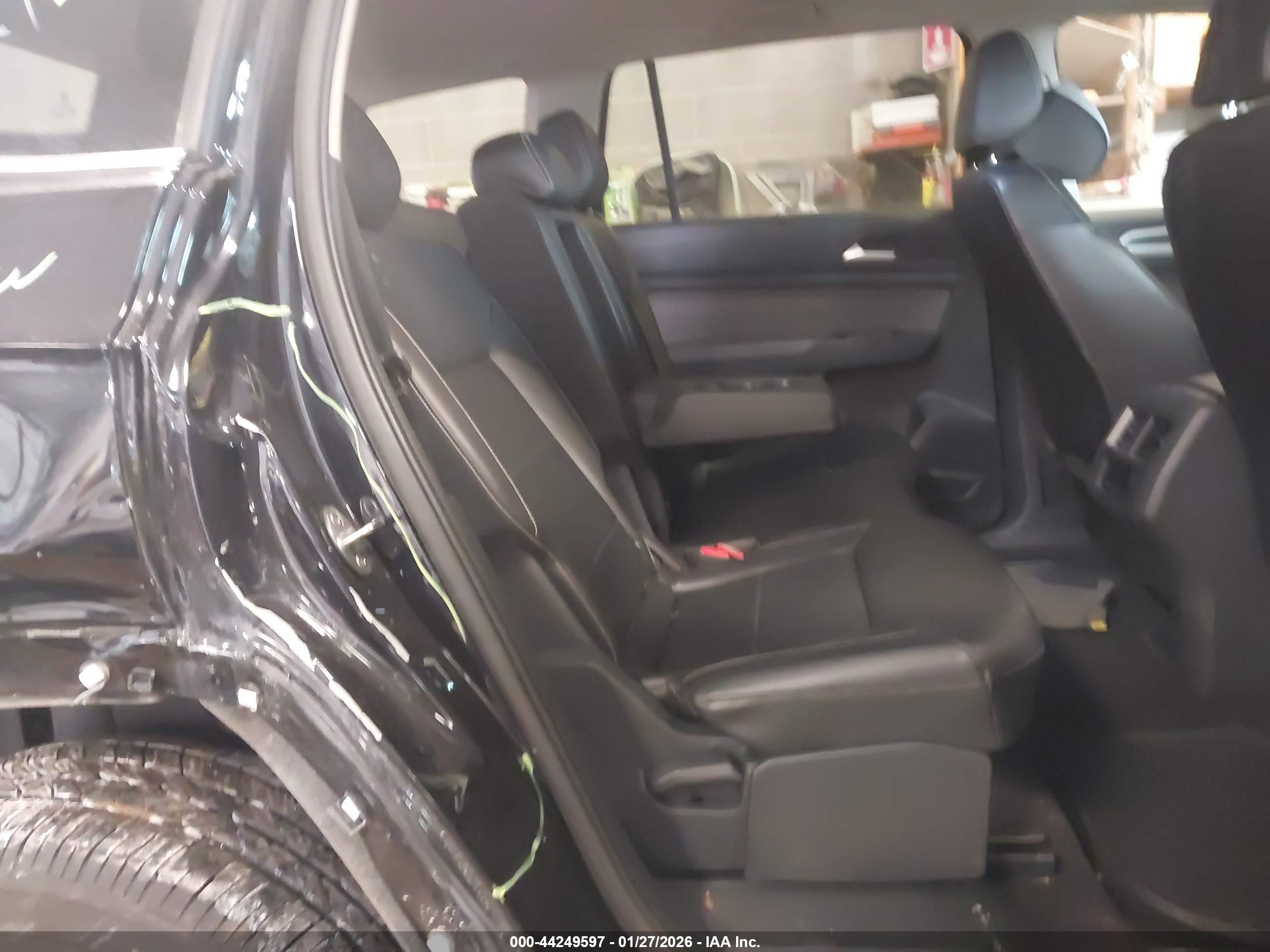 VOLKSWAGEN ATLAS image 8