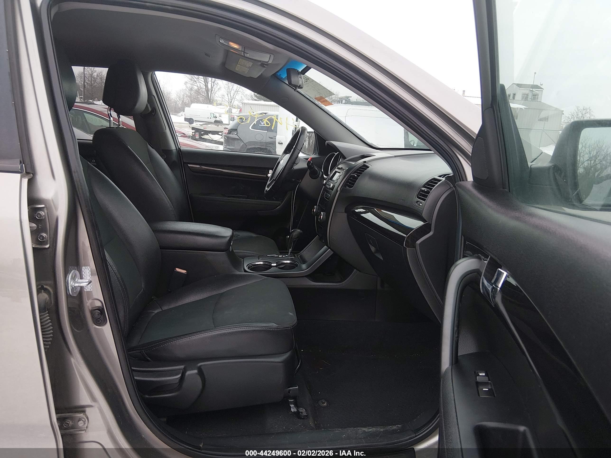 KIA SORENTO image 5