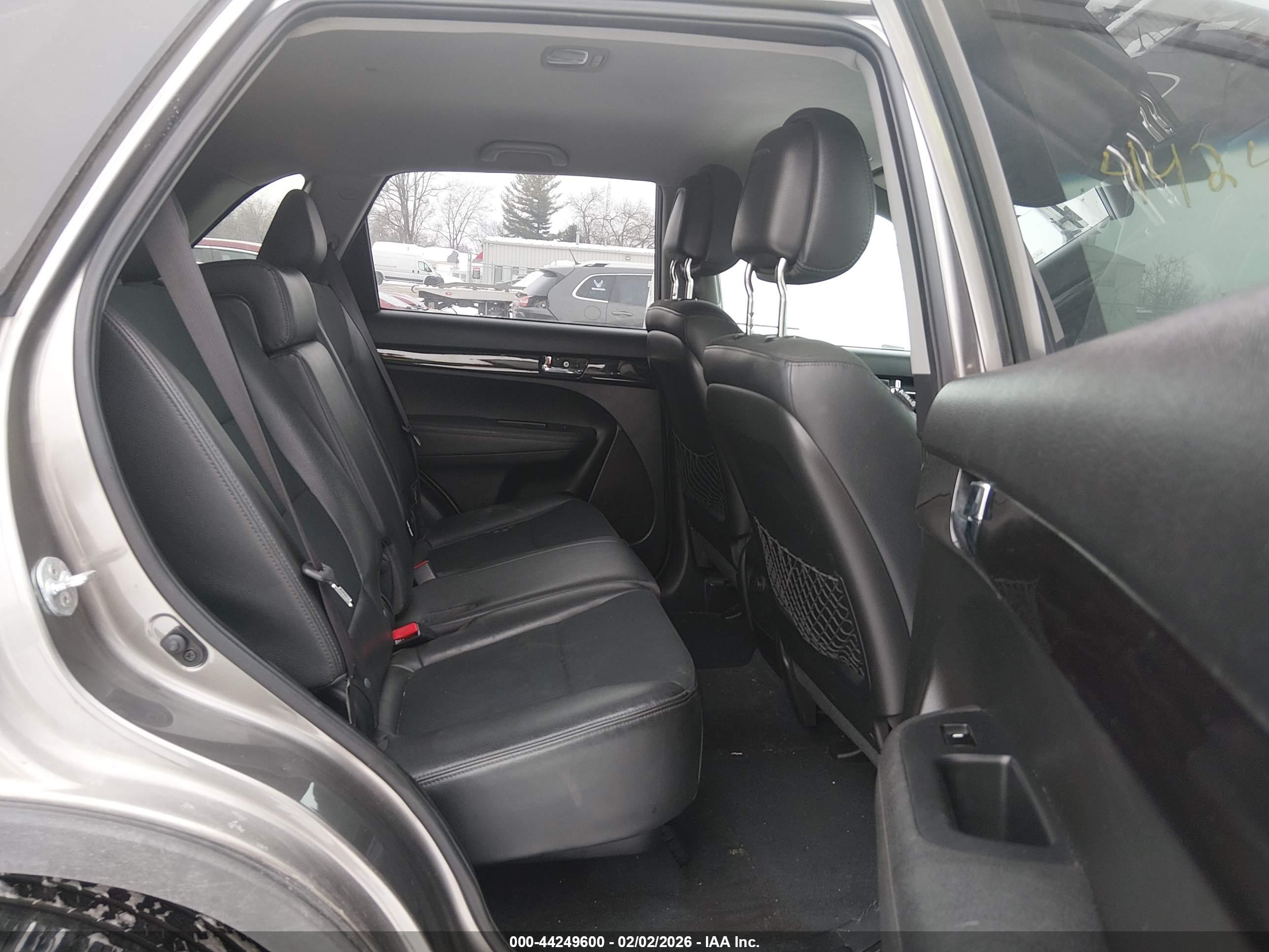 KIA SORENTO image 8