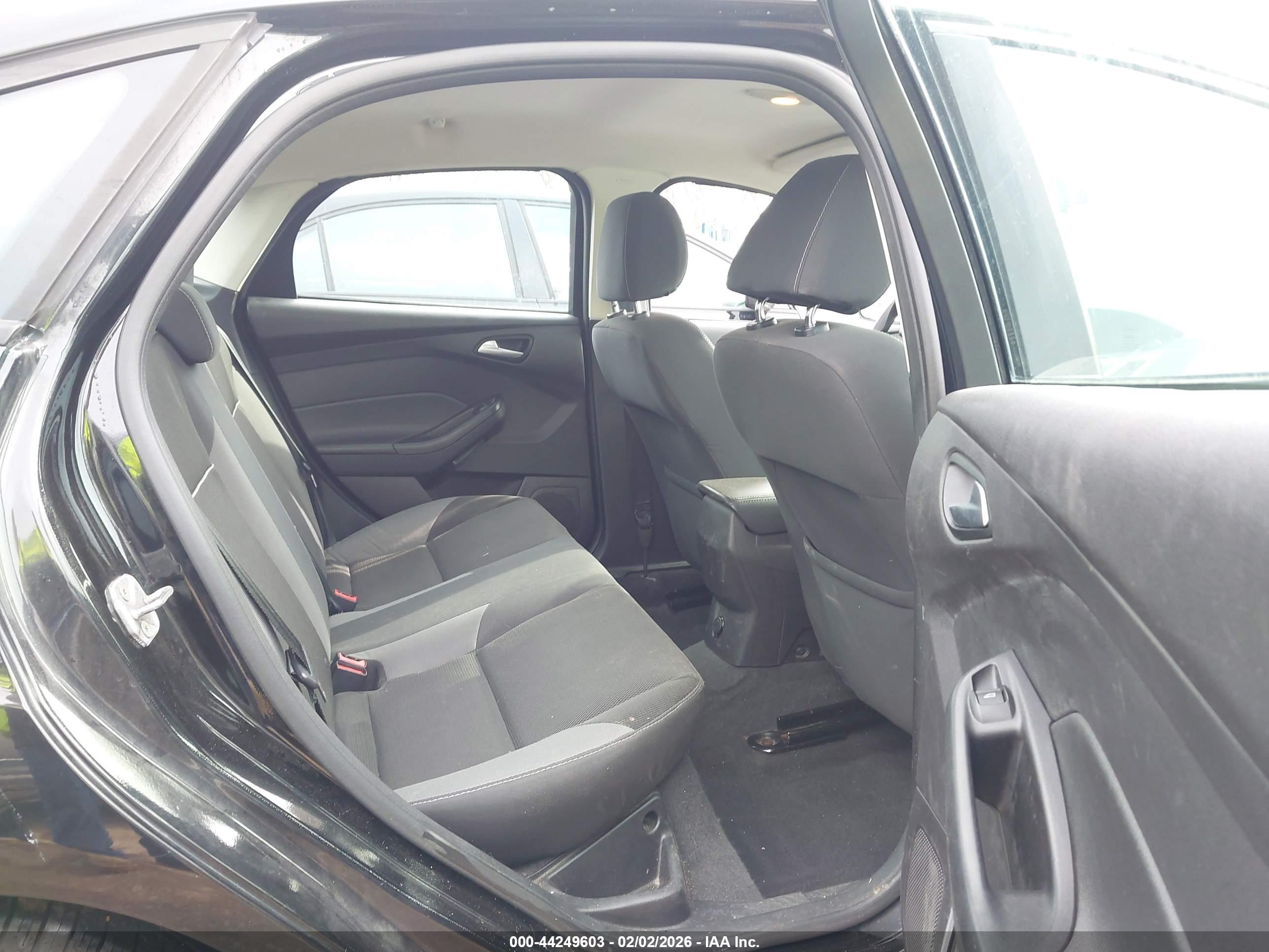 FORD FOCUS image 8